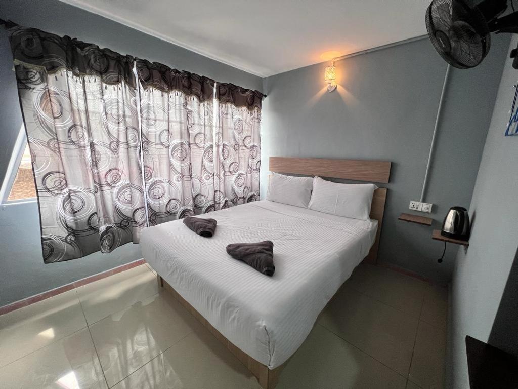 Deluxe Queen Room - Photo 4
