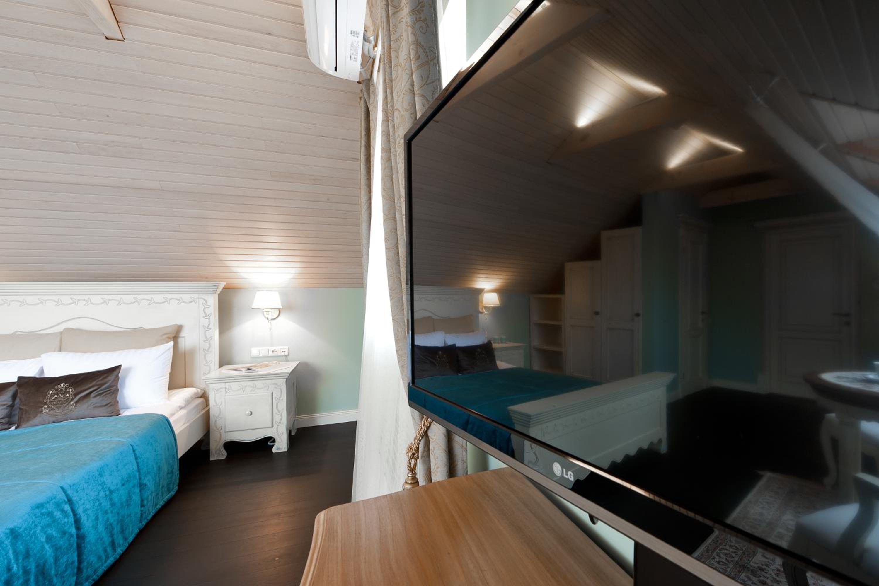 Family Room - Photo 11
