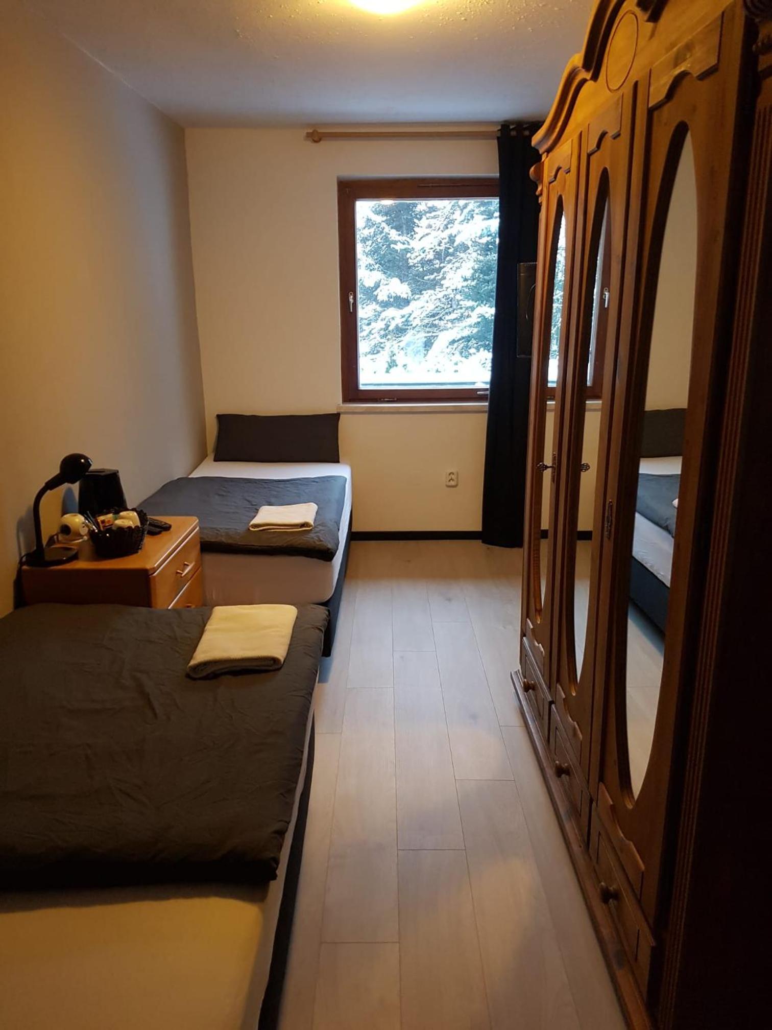 Small Twin Room photo 1
