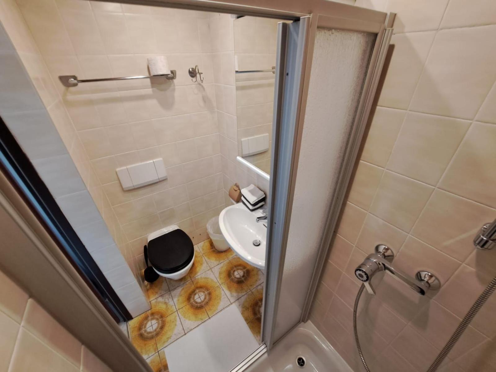 Small Twin Room photo 2