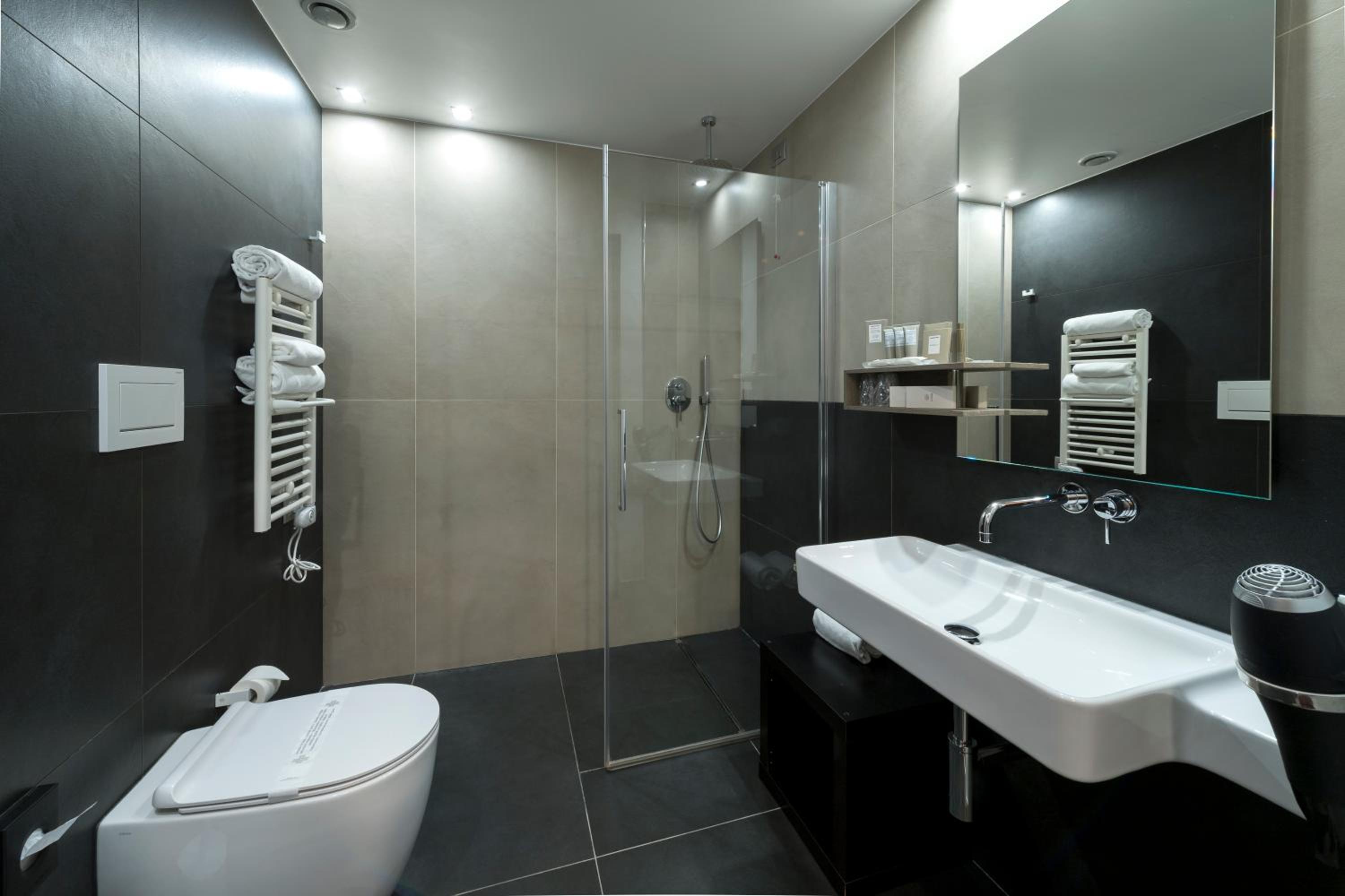 Premium Double Room with Spa Access - Photo 5