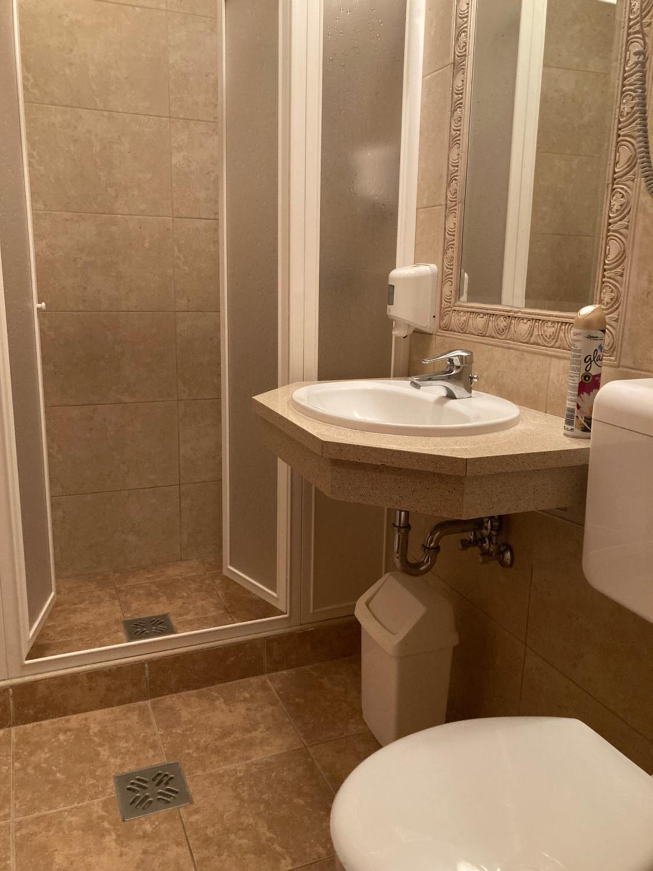 Twin Room - Photo 2