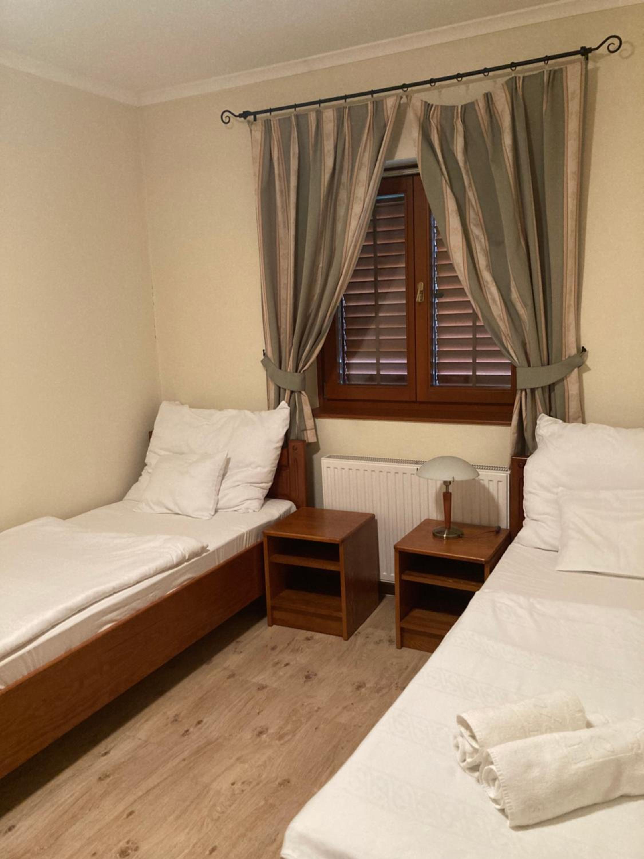 Twin Room - Photo 1