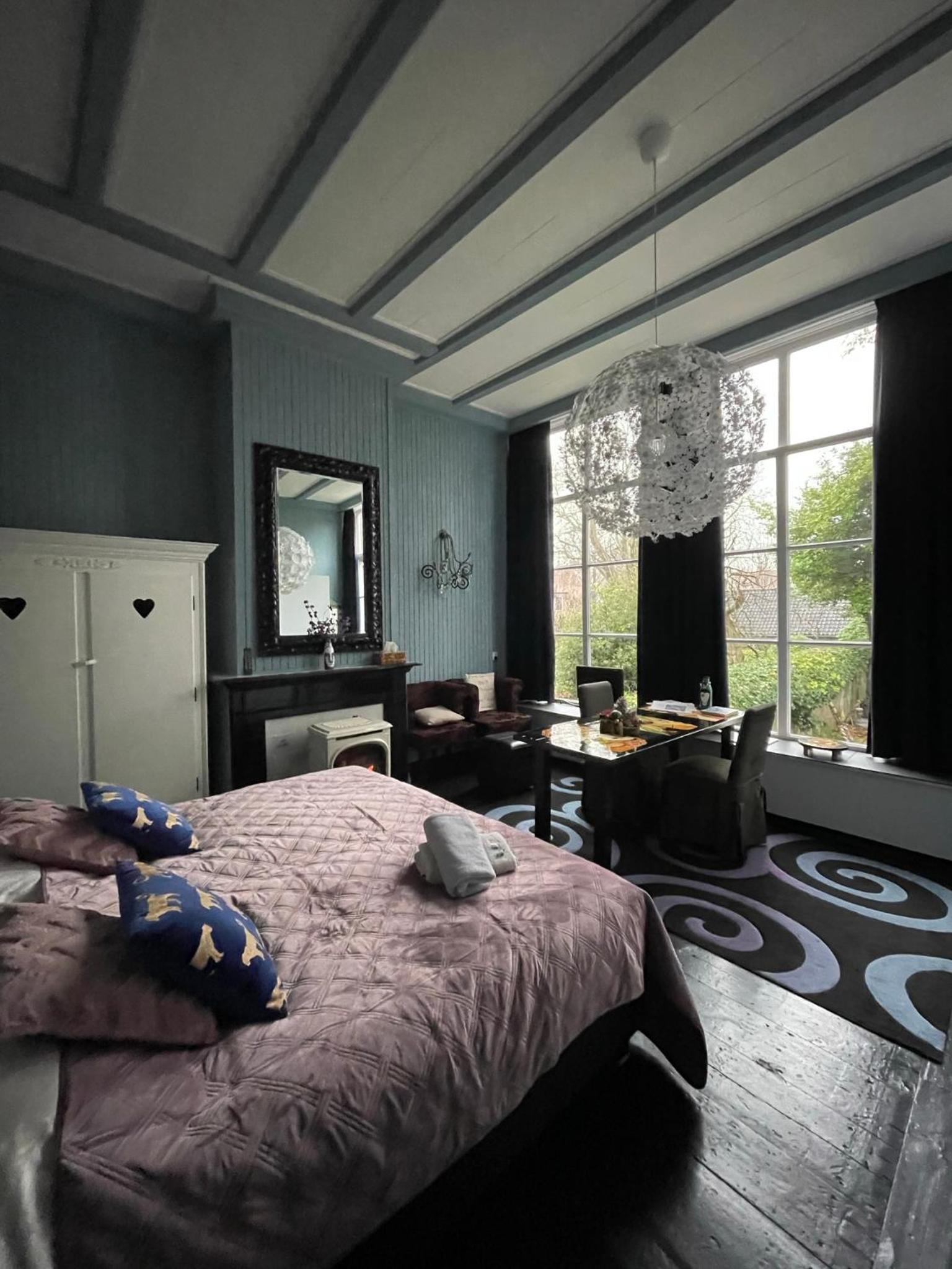 Large Twin Room - Photo 1