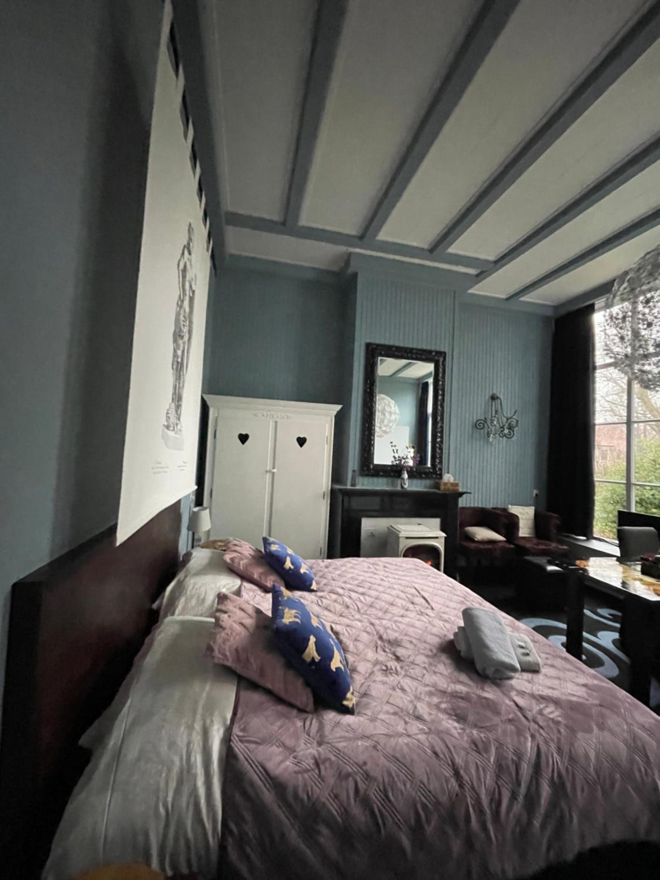 Large Twin Room - Photo 3