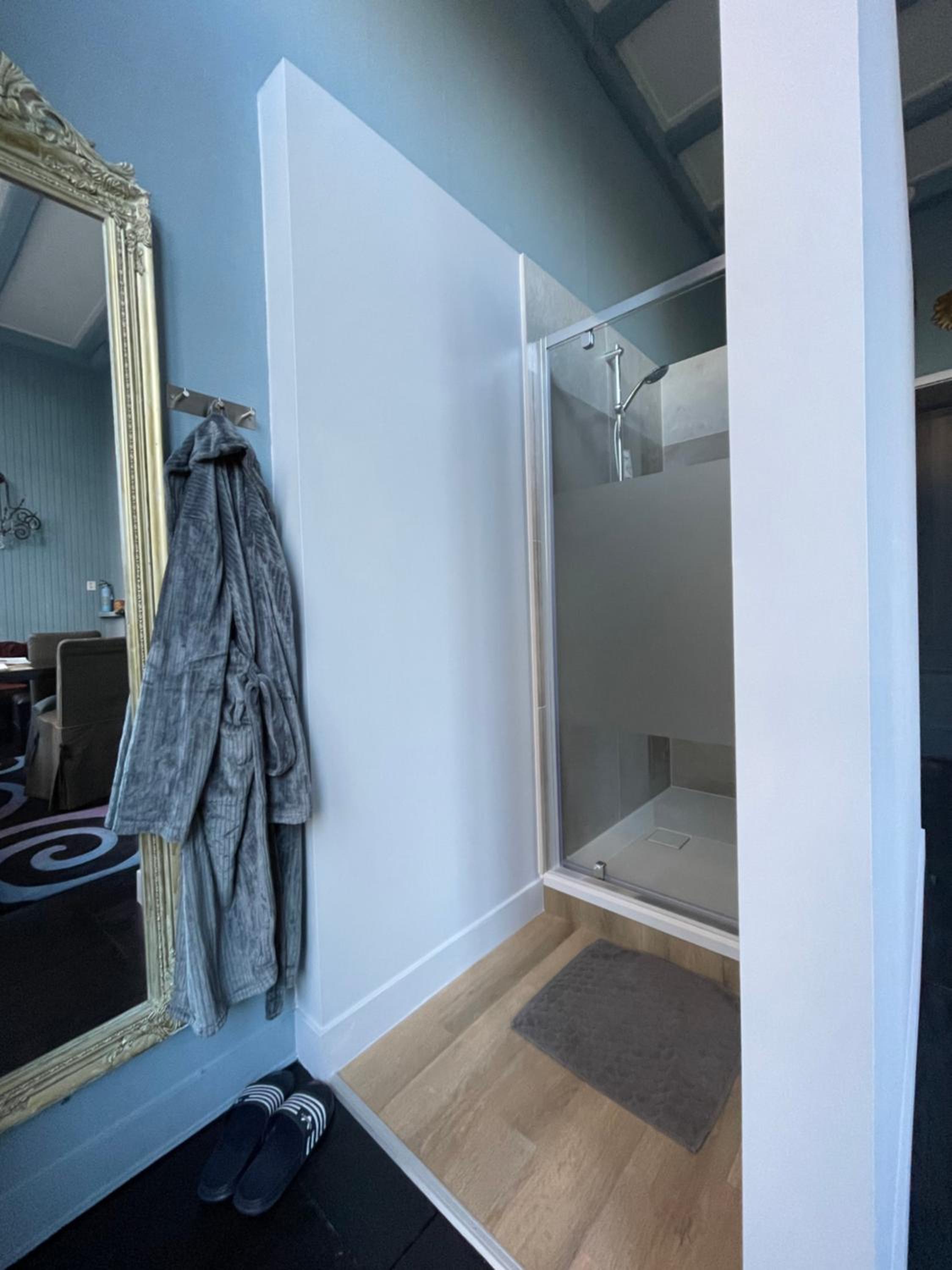 Large Twin Room - Photo 4
