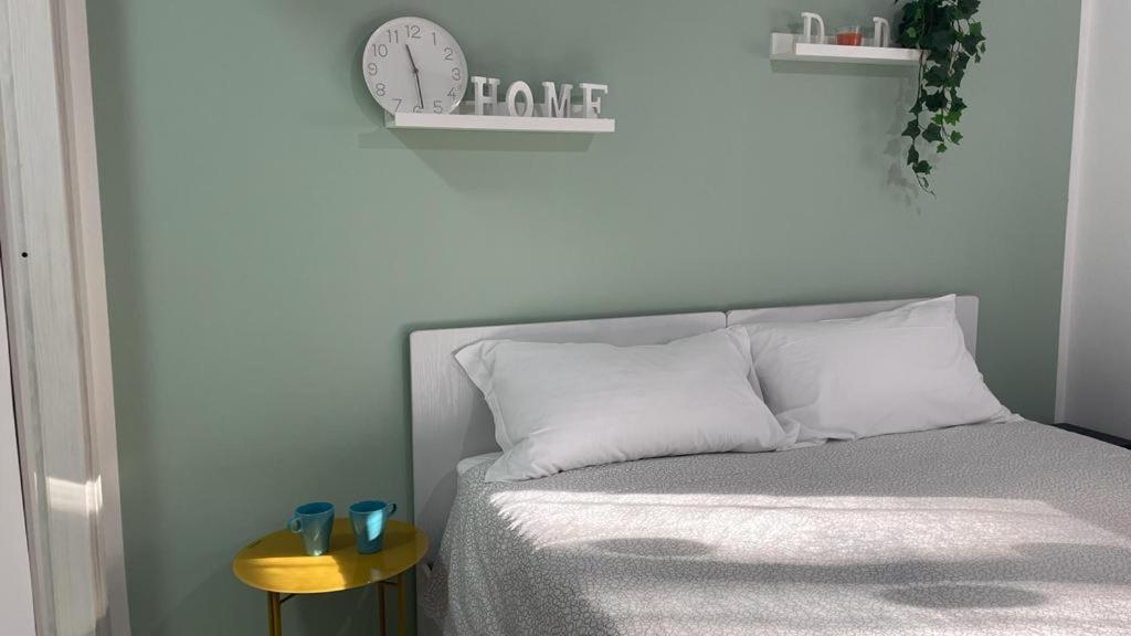 Double or Twin Room with Private Bathroom - Photo 16