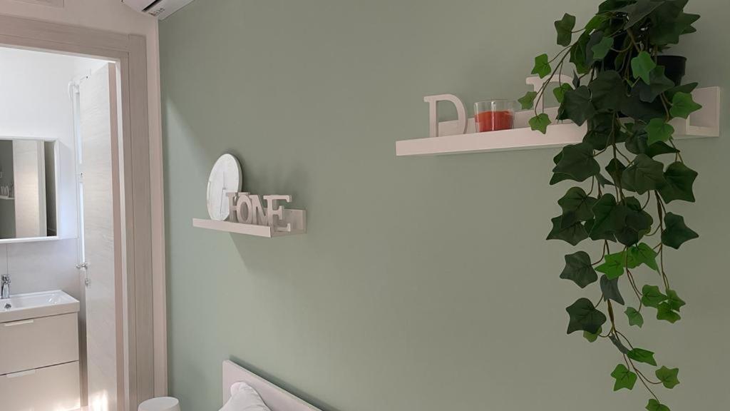 Double or Twin Room with Private Bathroom - Photo 9