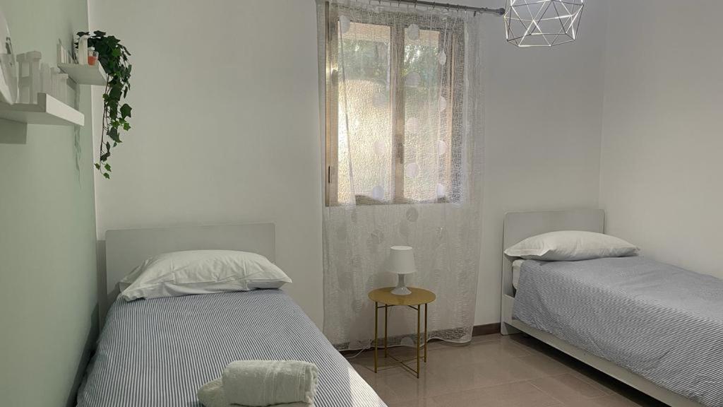 Double or Twin Room with Private Bathroom - Photo 2