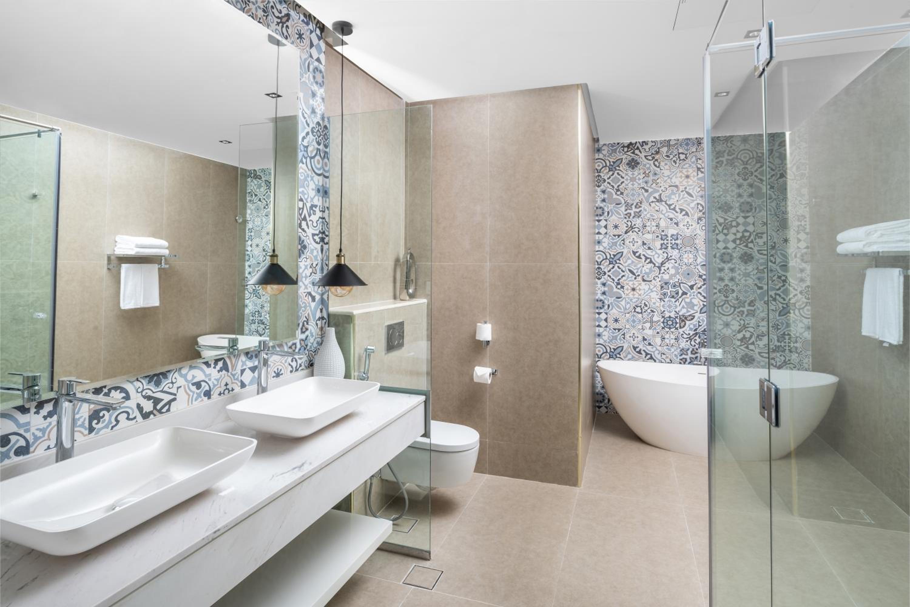 One-Bedroom Bridge Suite - Photo 7