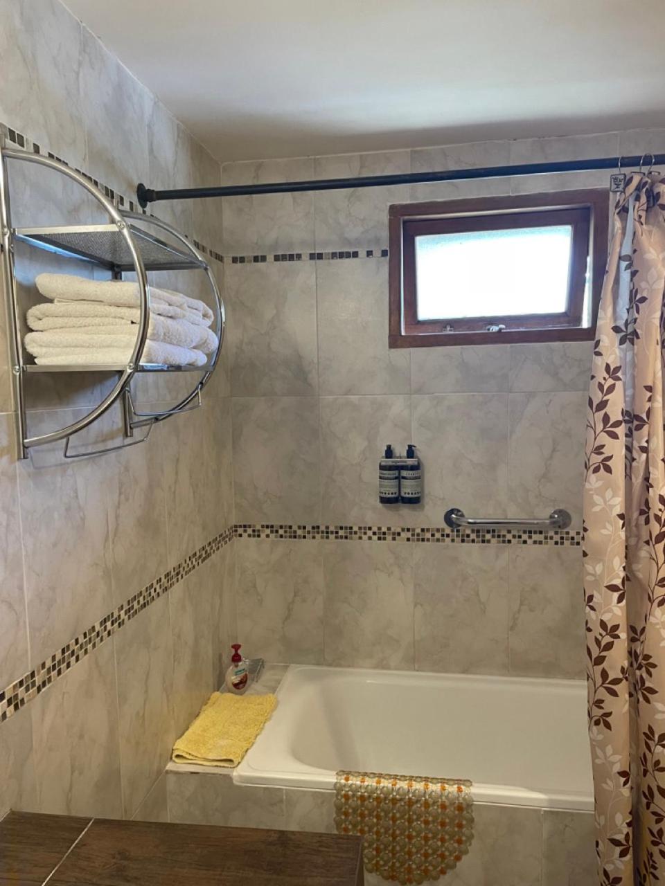 Deluxe King Suite photo 3