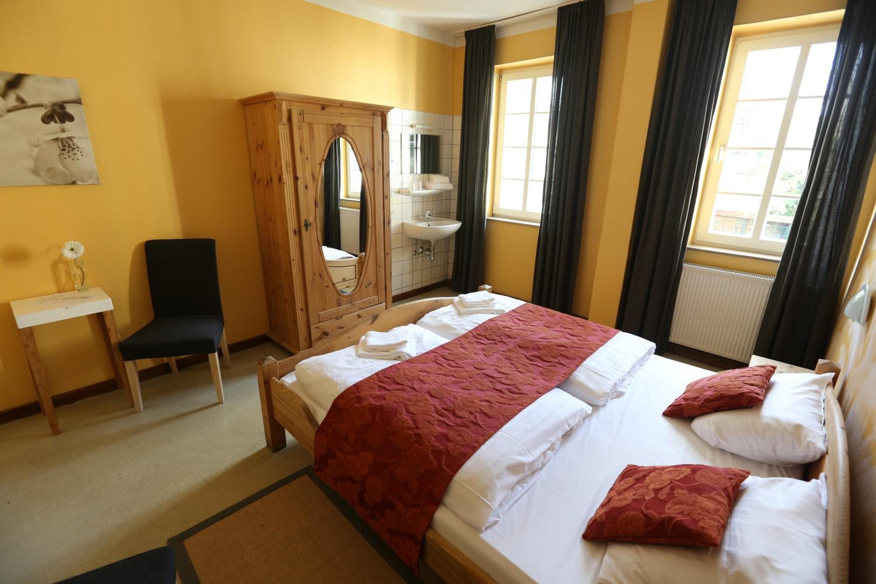 Double Room With Shared Bathroom photo 3