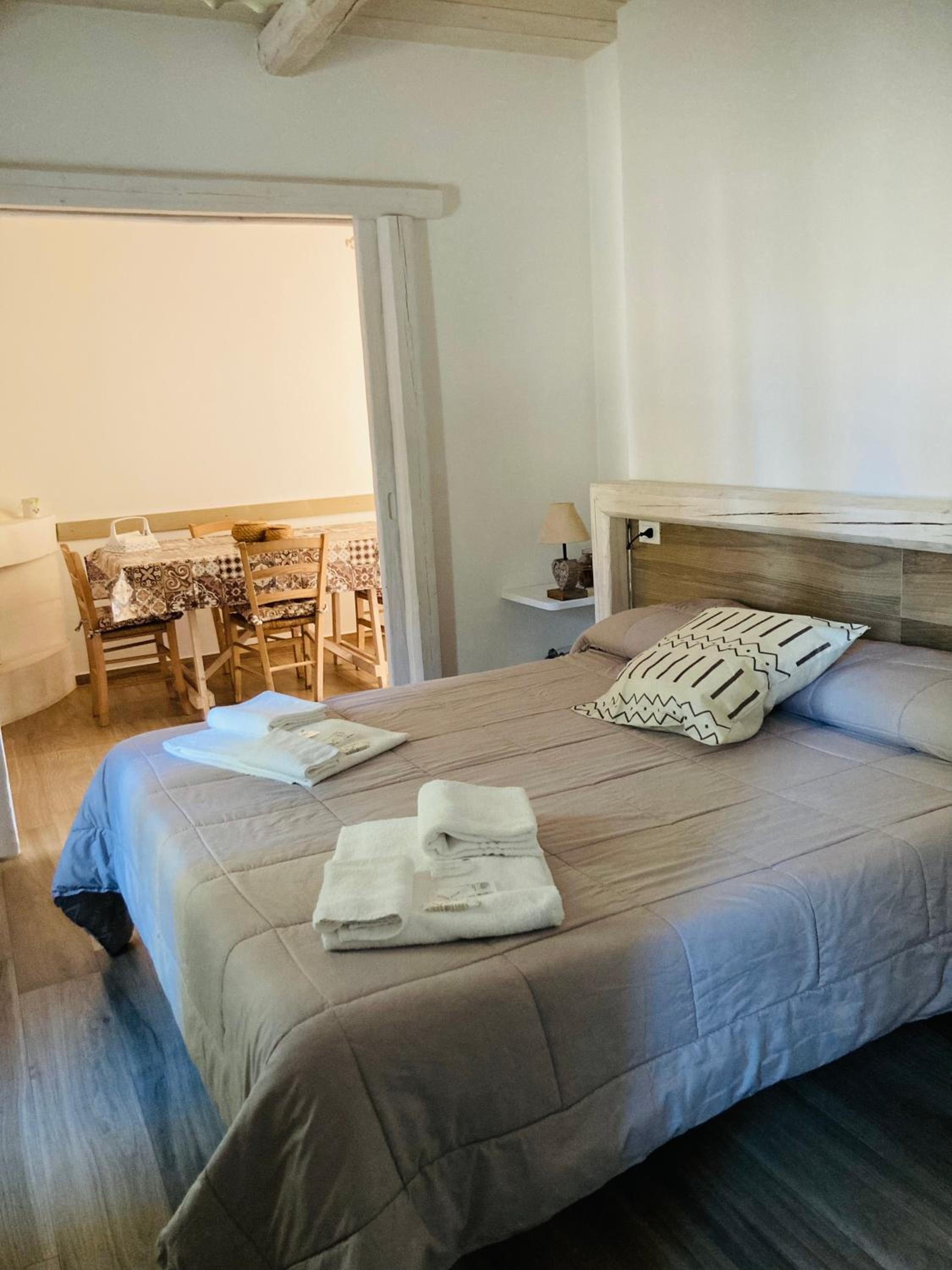 Deluxe One-Bedroom Apartment with Garden View photo 1