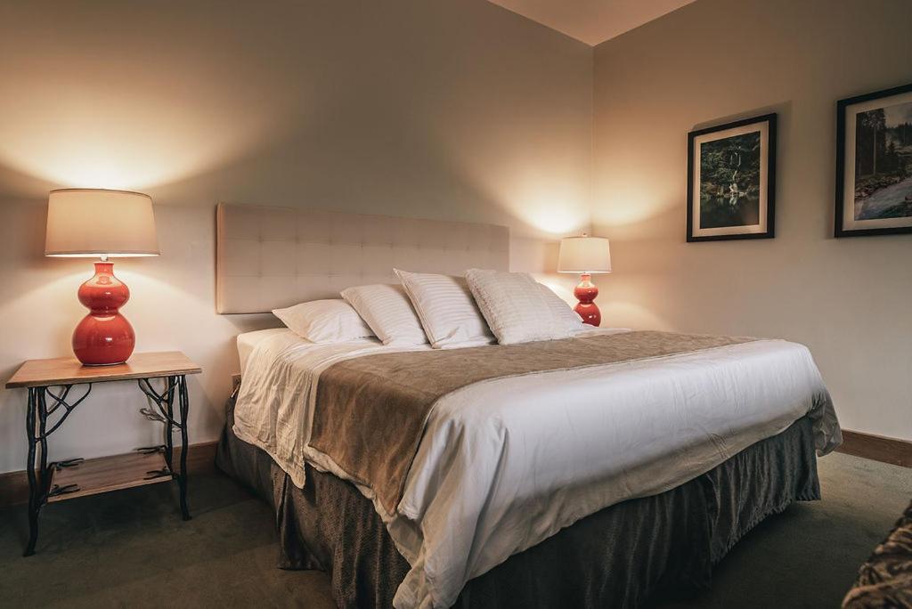 King Room with Mountain View