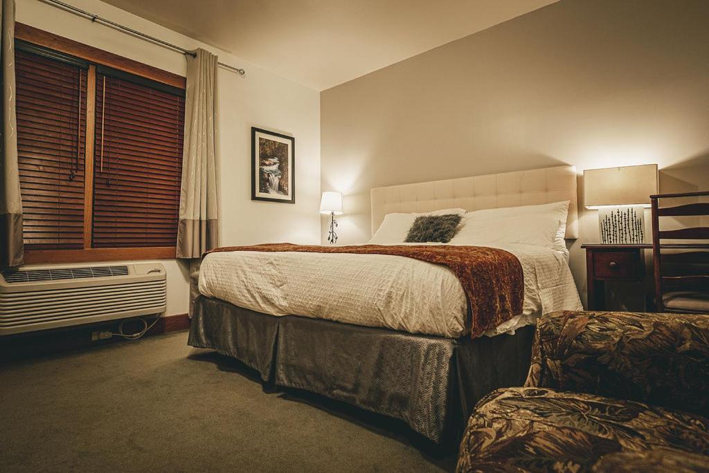 King Room with Pool View