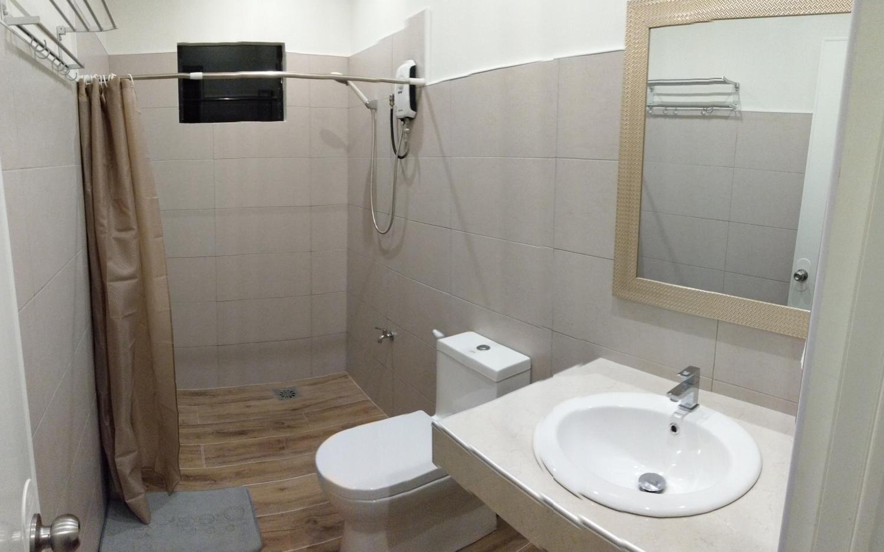 Deluxe Quadruple Room - Photo 3