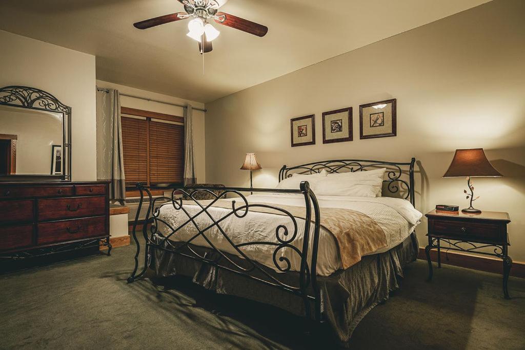 King Room with Mountain View