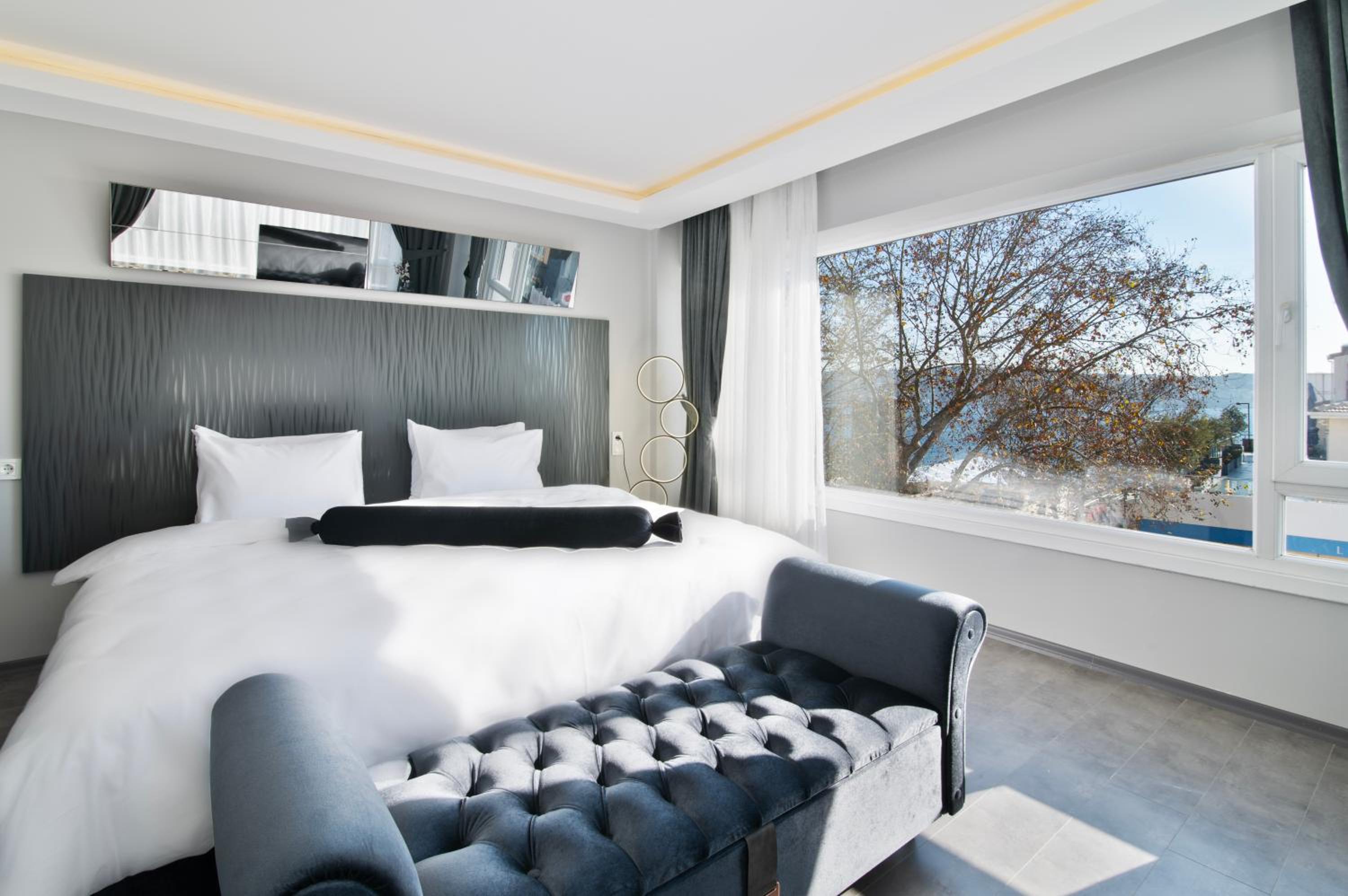 Deluxe Suite with Sea View photo 1