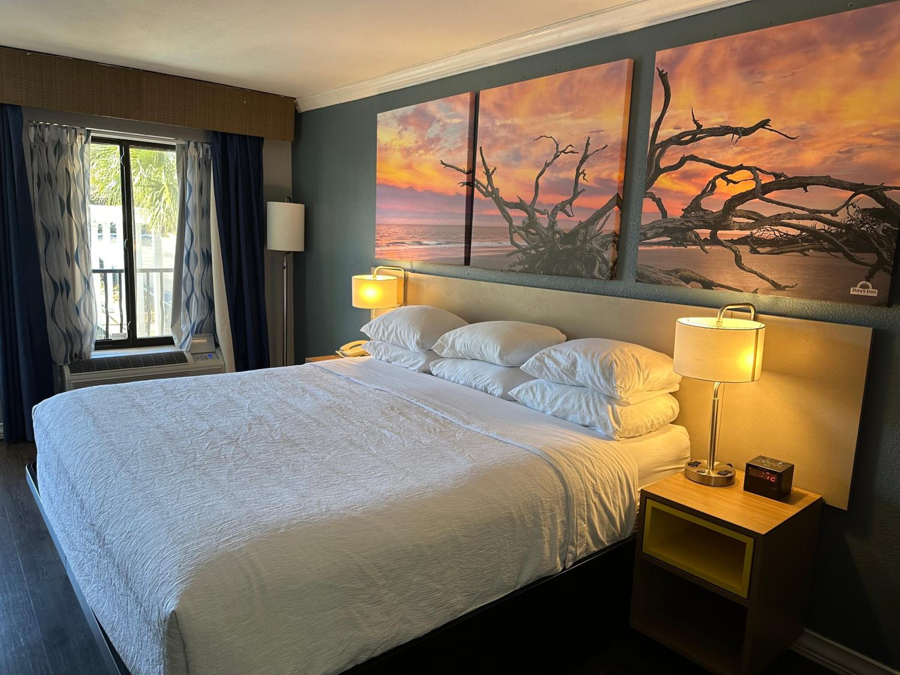 King Room - Non-Smoking - Photo 1