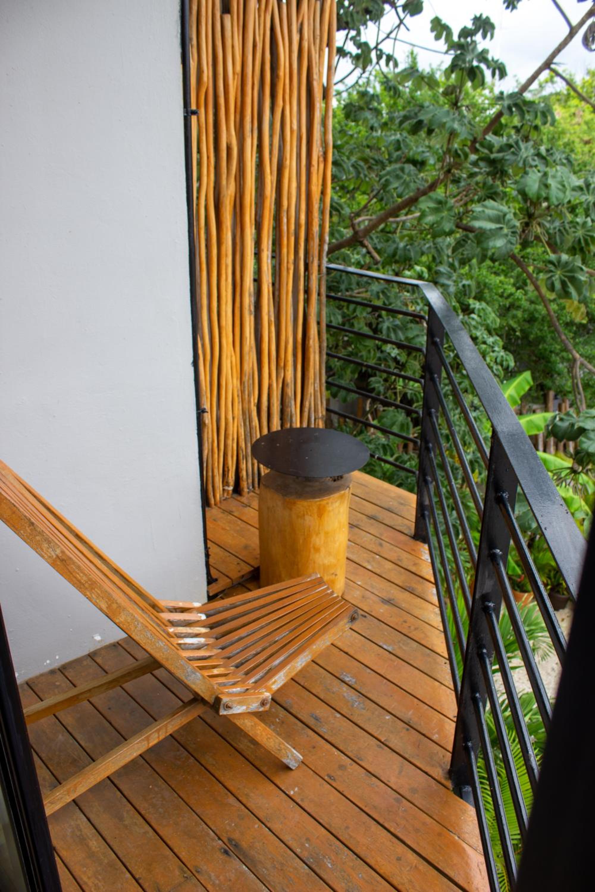 Deluxe Queen Room with Balcony - Photo 5