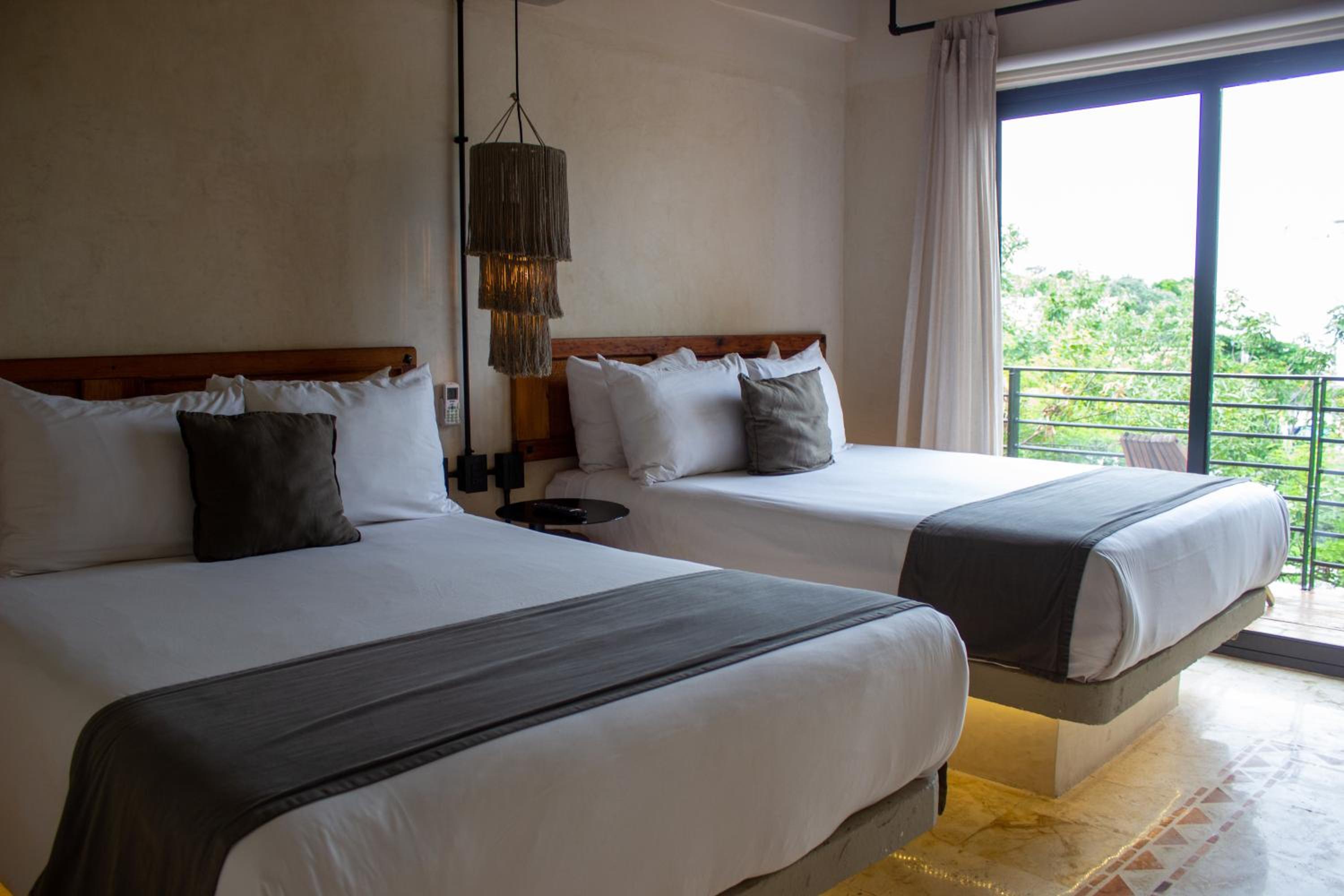 Deluxe Double Room with Balcony - Photo 13