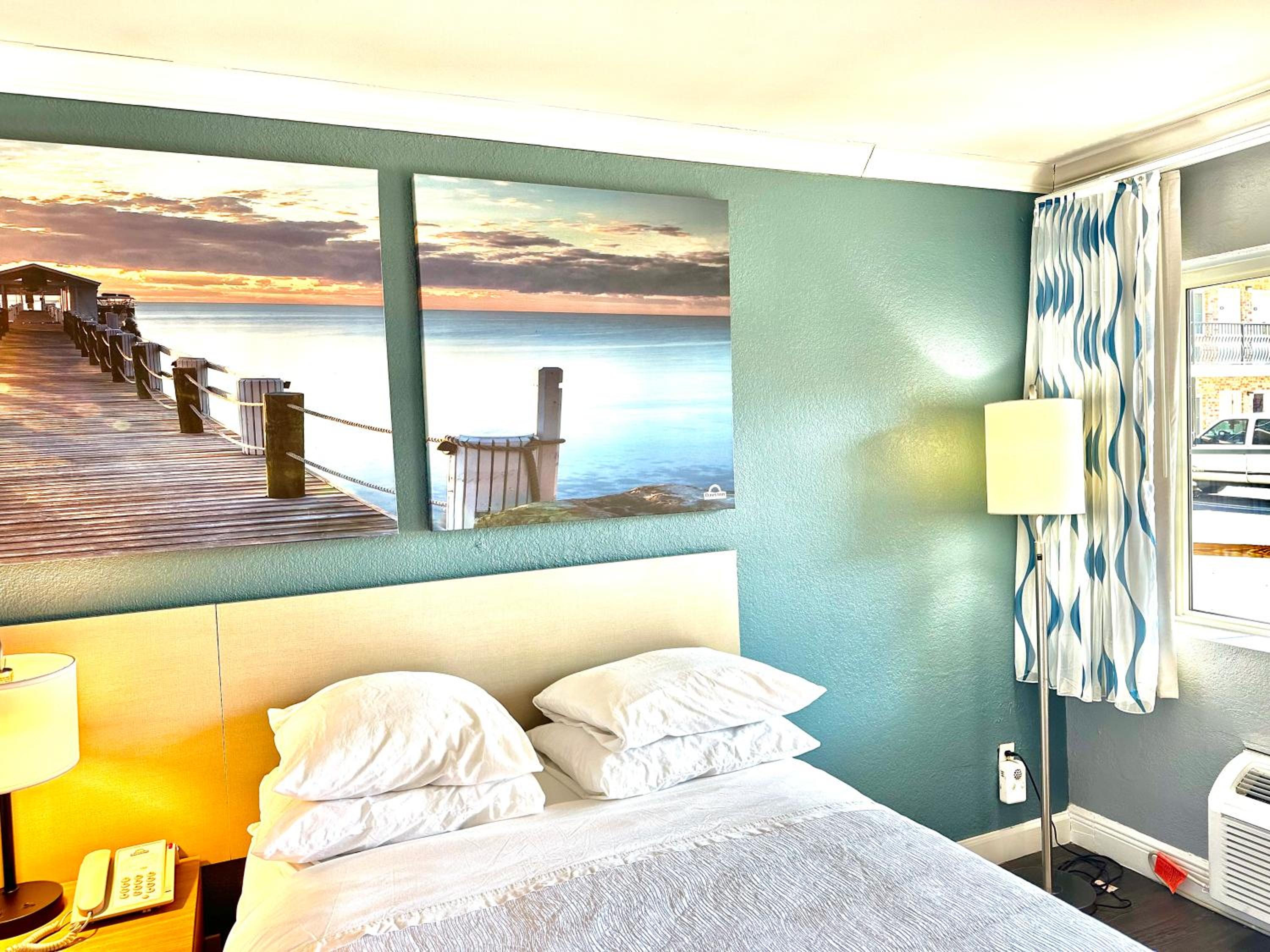 Double Room with Two Double Beds and Bath Tub - Mobility Accessible/Non-Smoking - Photo 3
