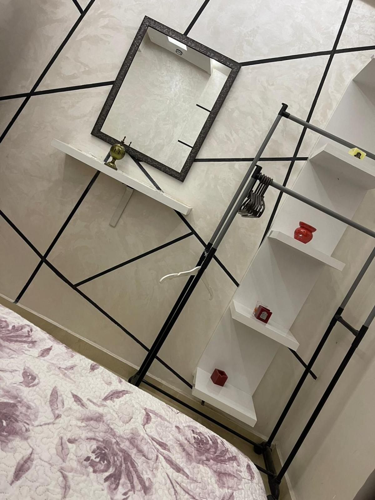 One-Bedroom Apartment - Photo 1