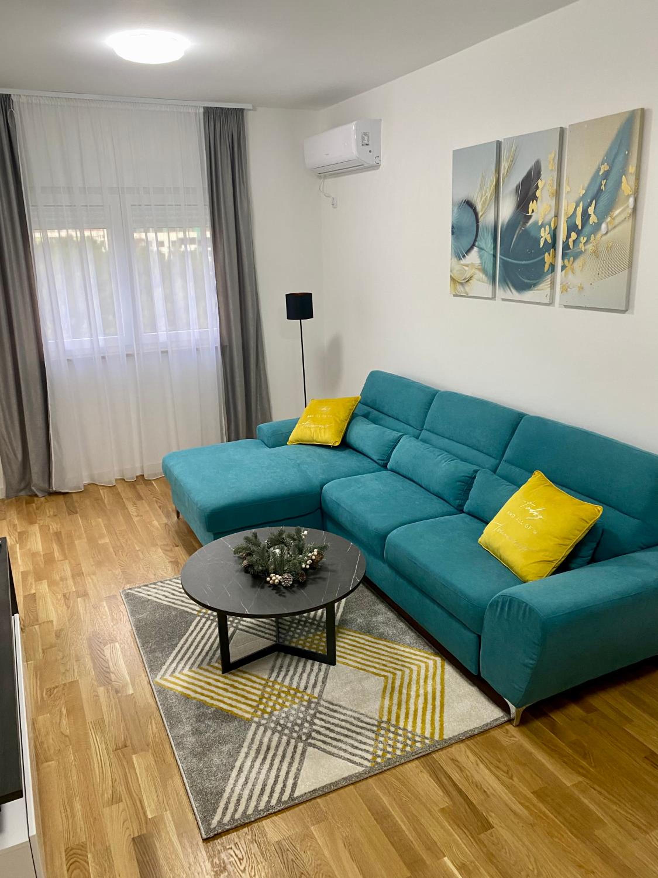 One-Bedroom Apartment photo 1