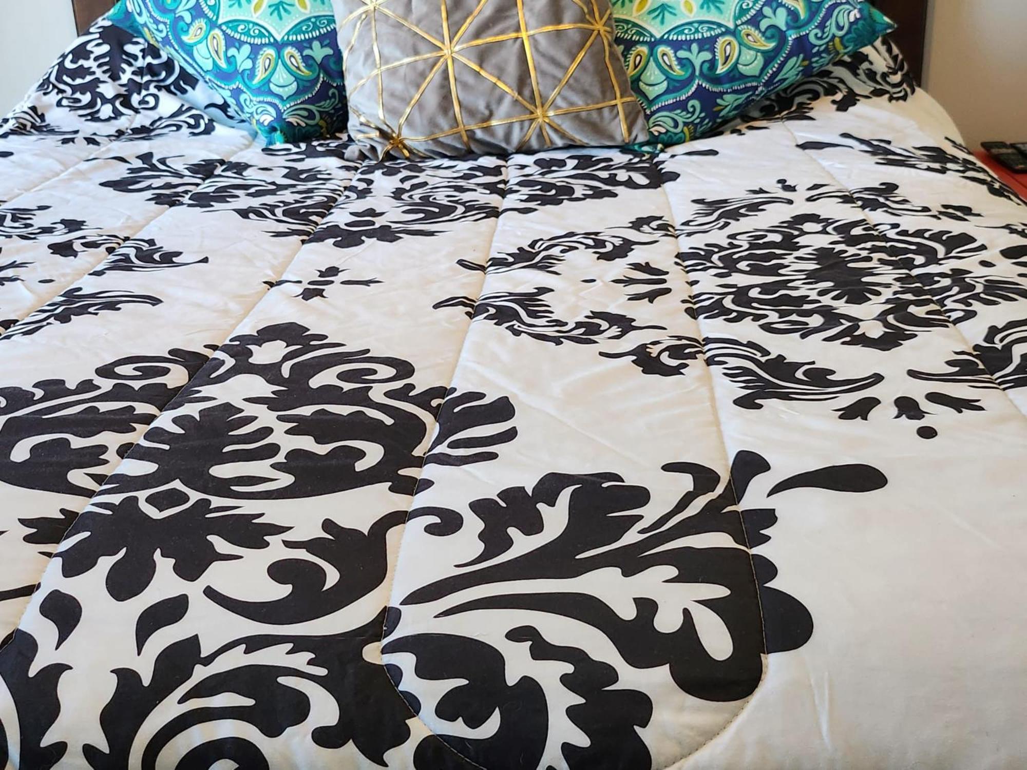 Queen Room photo 1