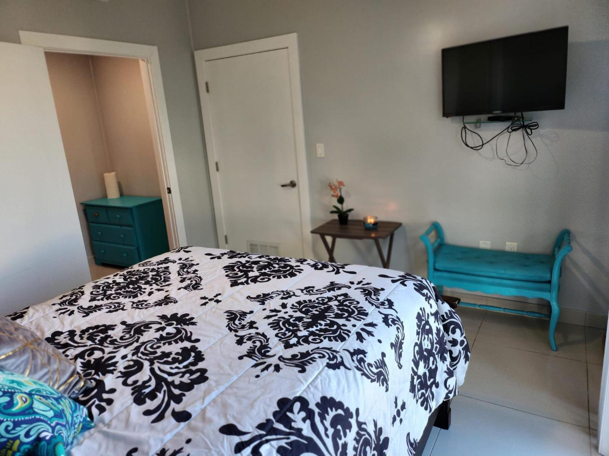 Queen Room photo 2