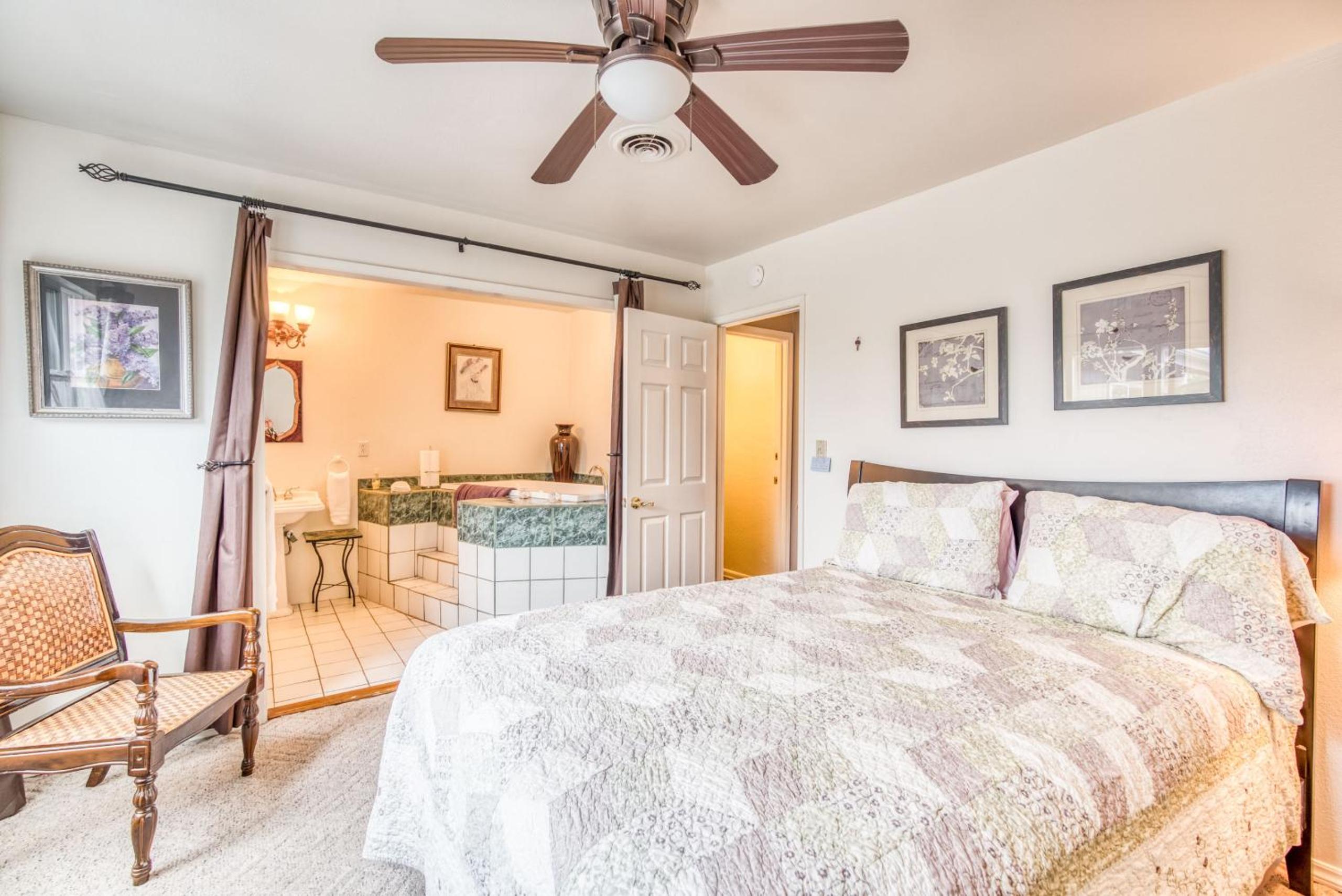Double Room with Private Bathroom photo 1