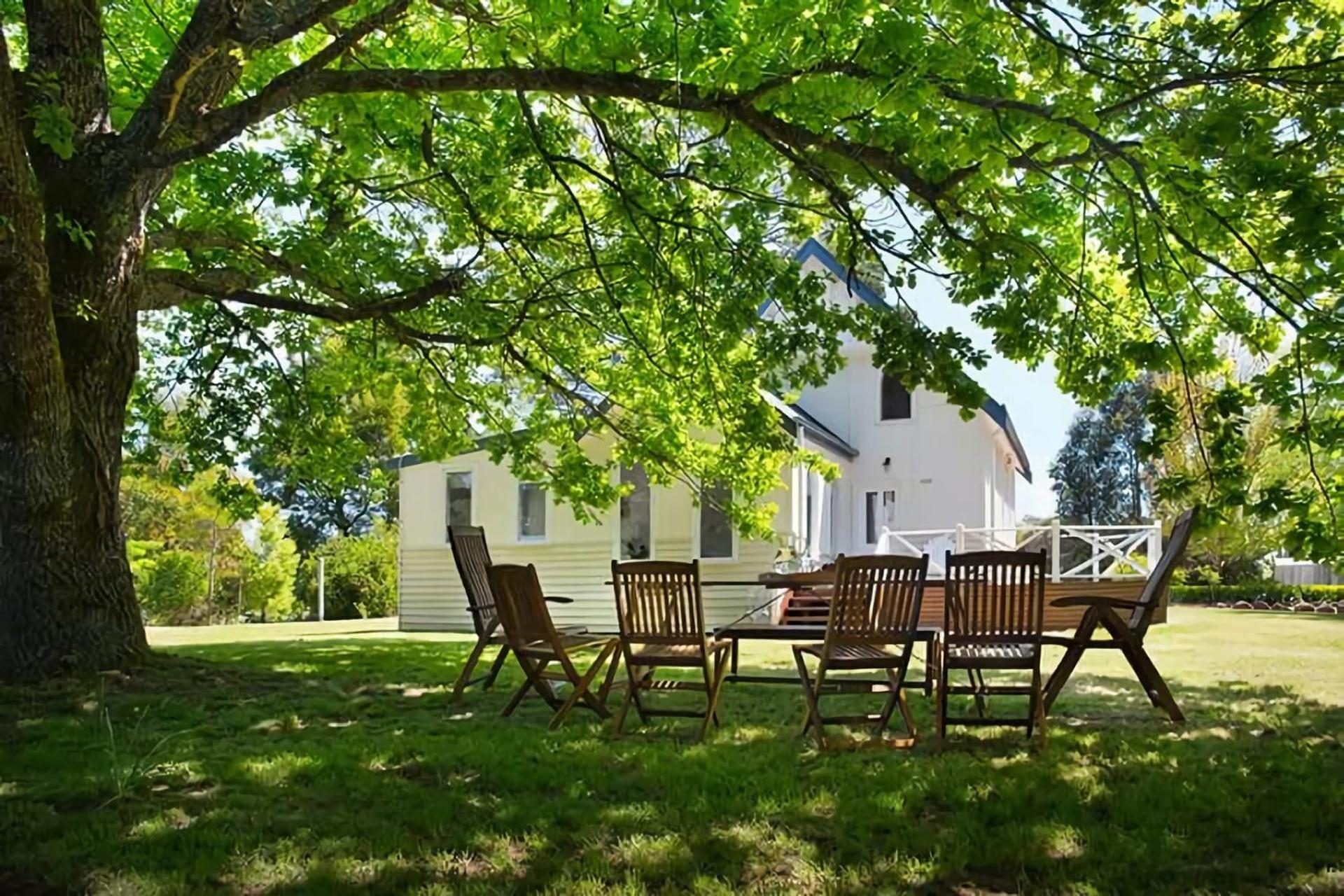 Three-Bedroom House photo 3