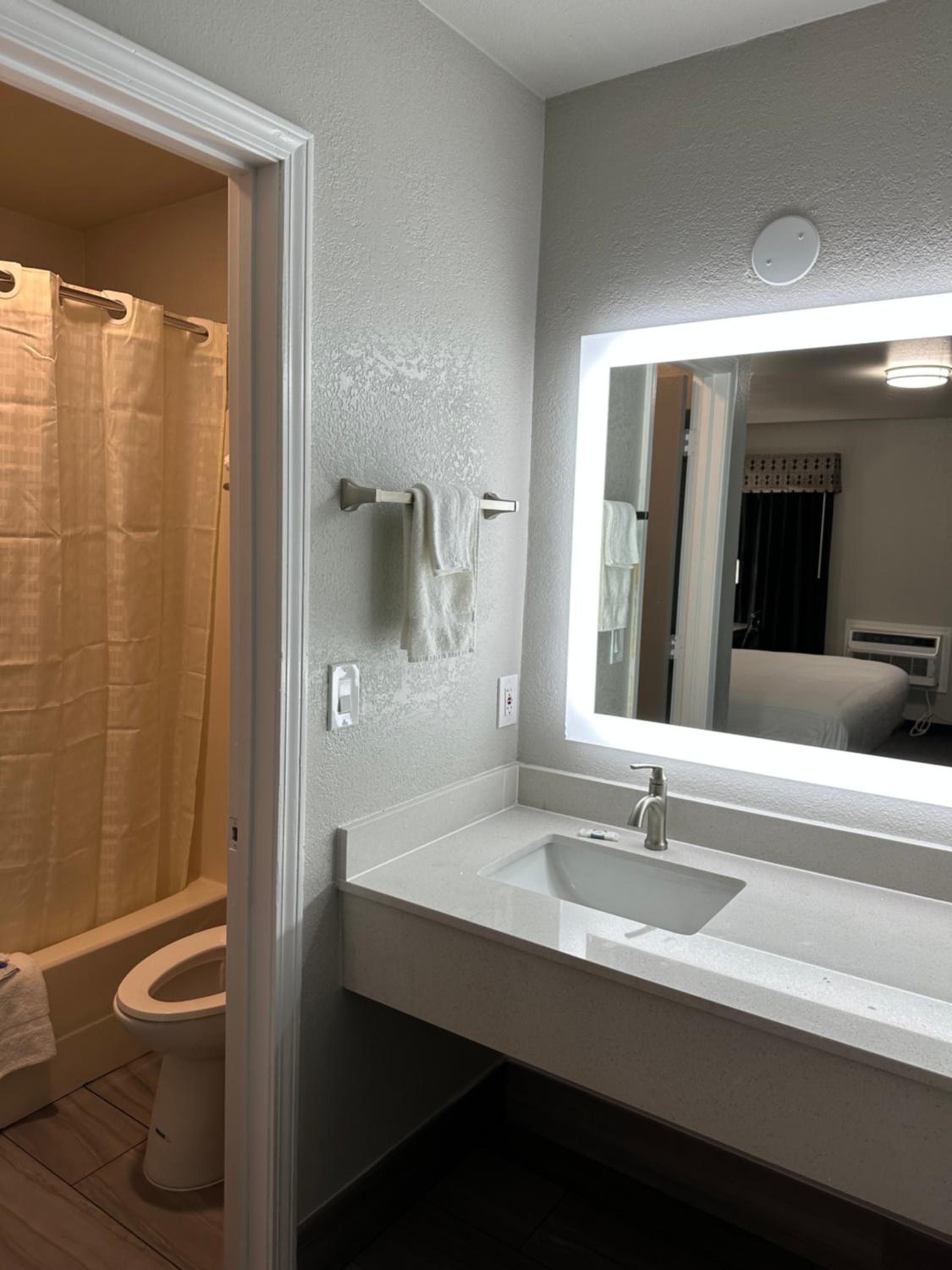 Double Room - Non-Smoking  photo 2