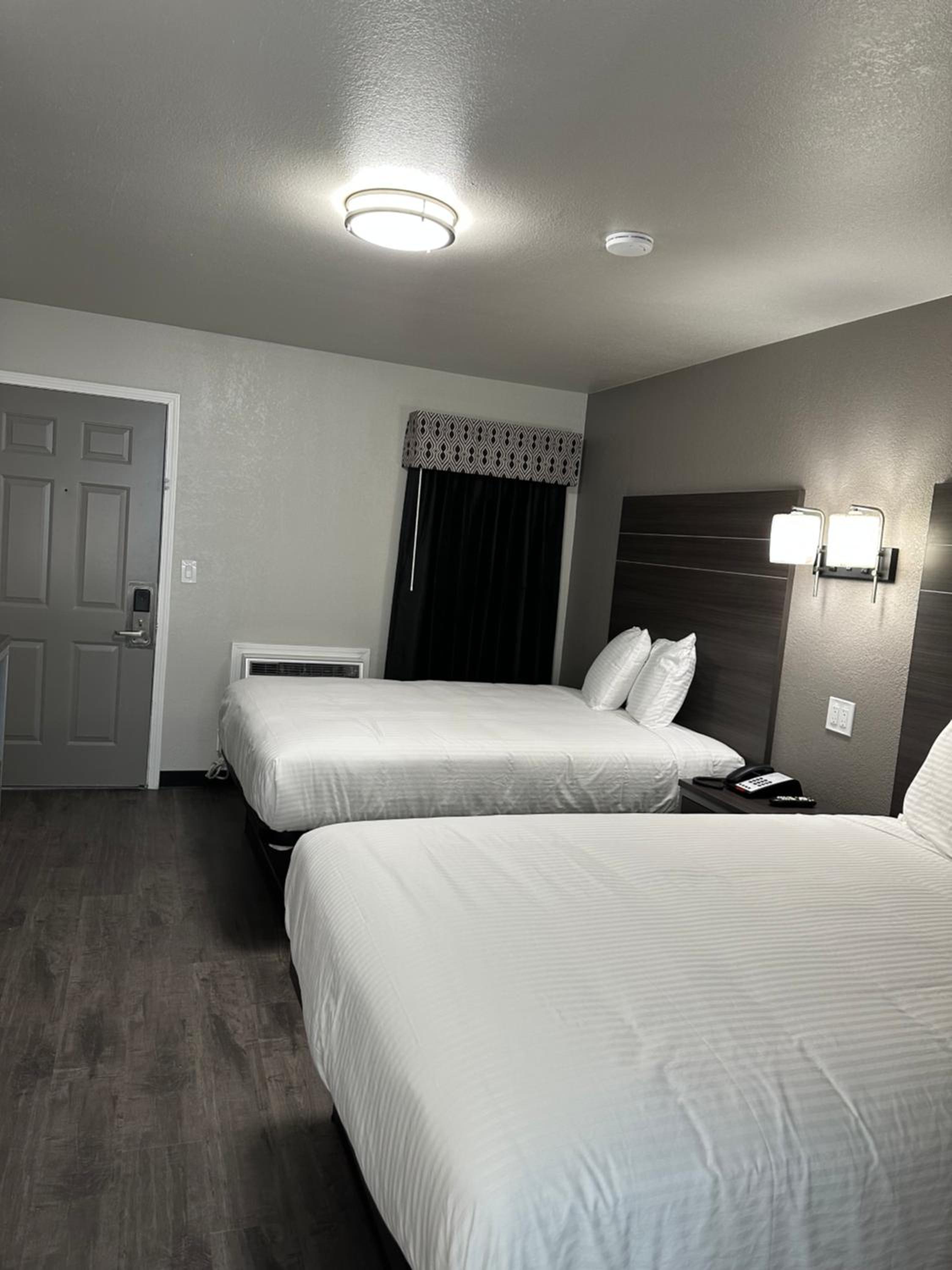 Double Room - Non-Smoking  photo 3