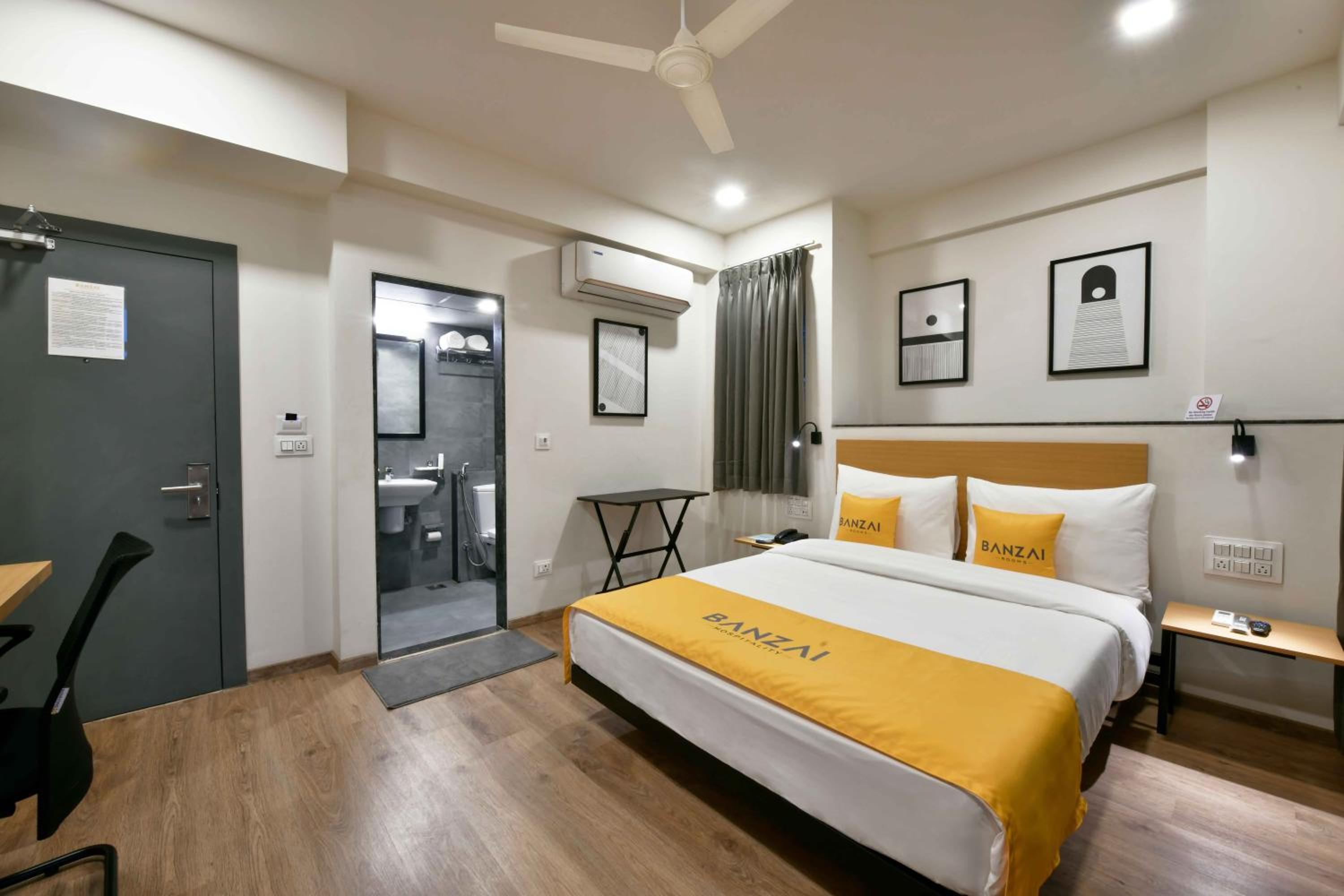 Deluxe Double Room - Photo 9