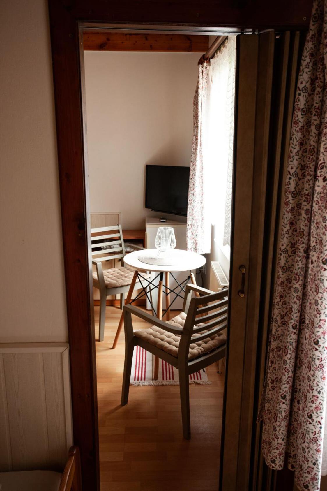 Quadruple Room with Private Bathroom photo 2