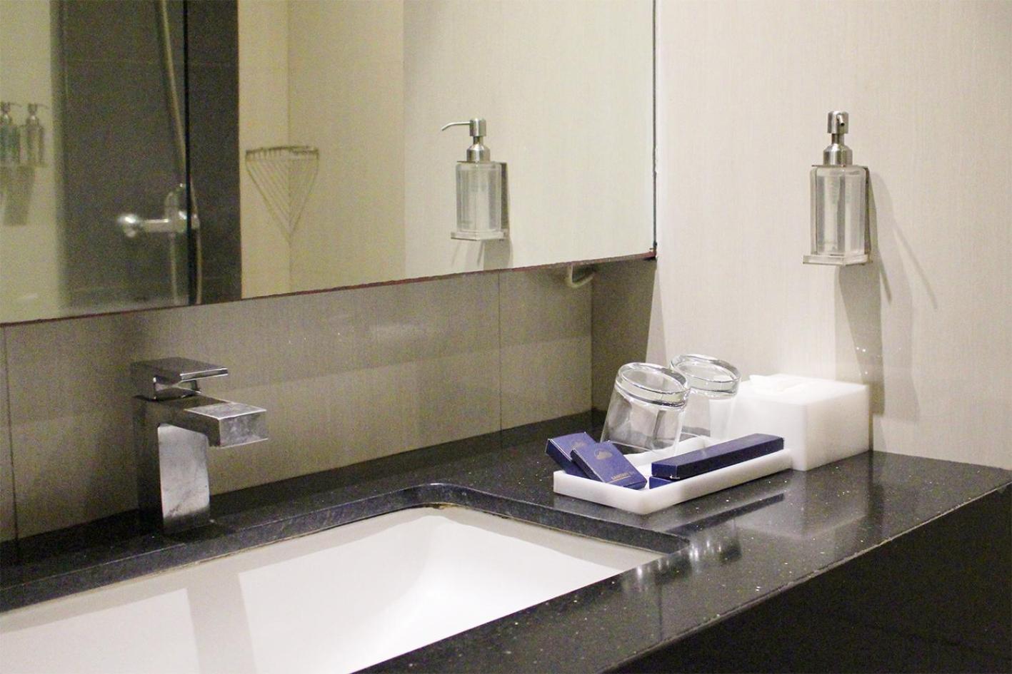 Standard Twin Room with Breakfast - Photo 3