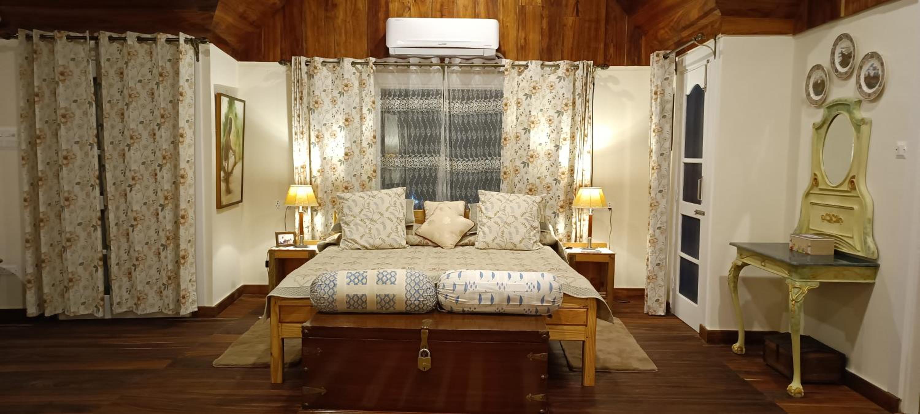 Family Room with Mountain View photo 1
