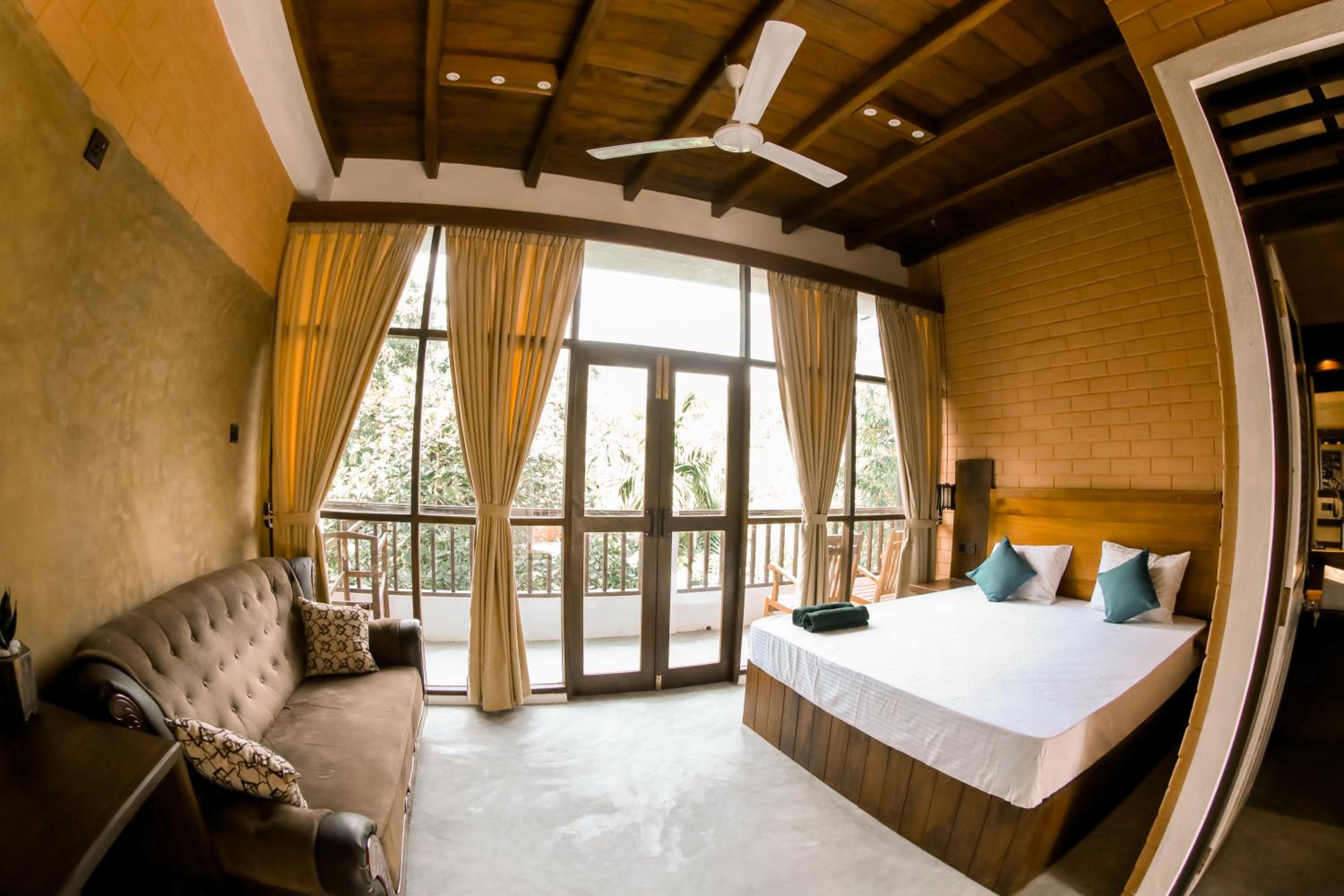 Queen Room with Pool View