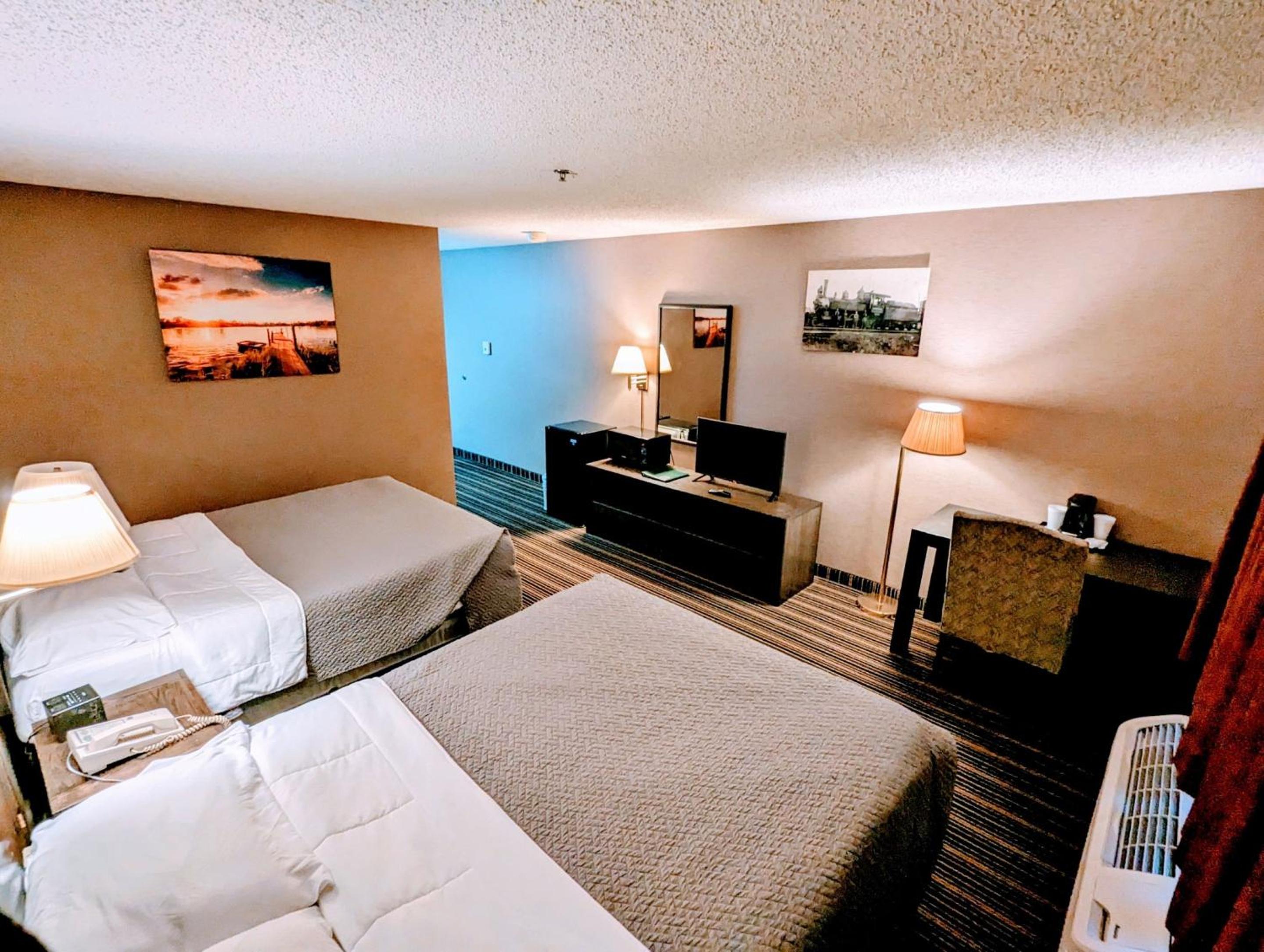 Double Room with Pool View - Photo 9