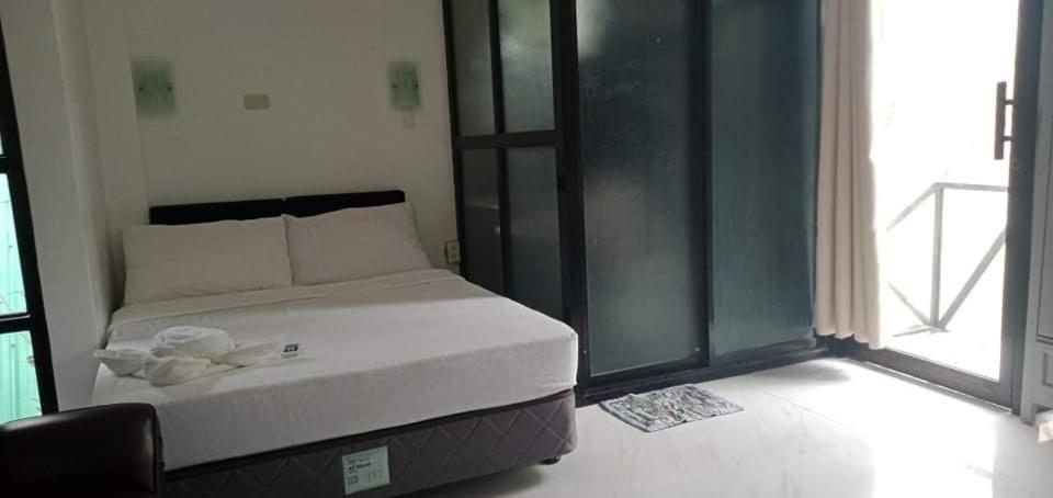 Deluxe Queen Suite