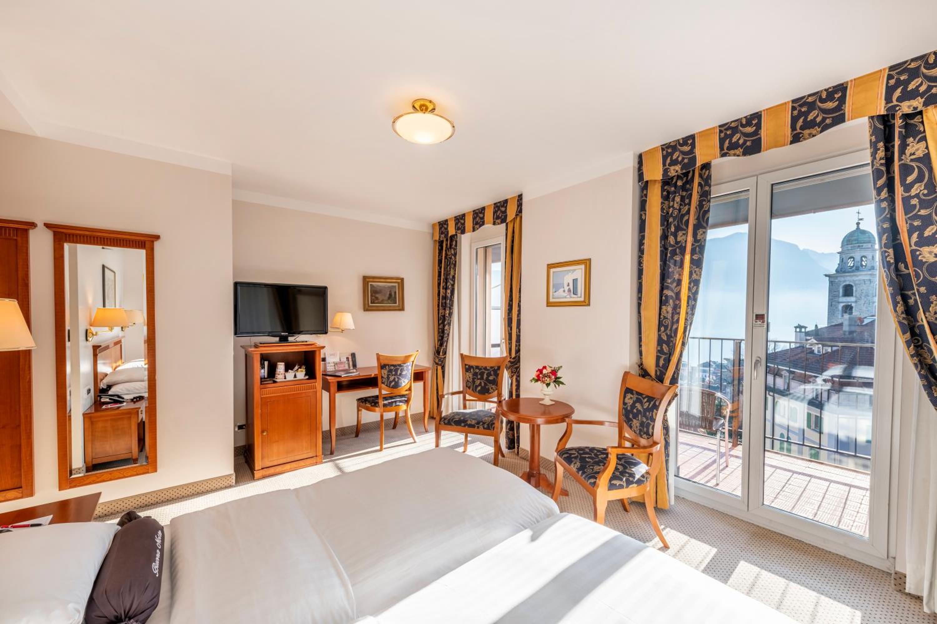 Superior Panorama Twin Room with Lake View - Photo 4