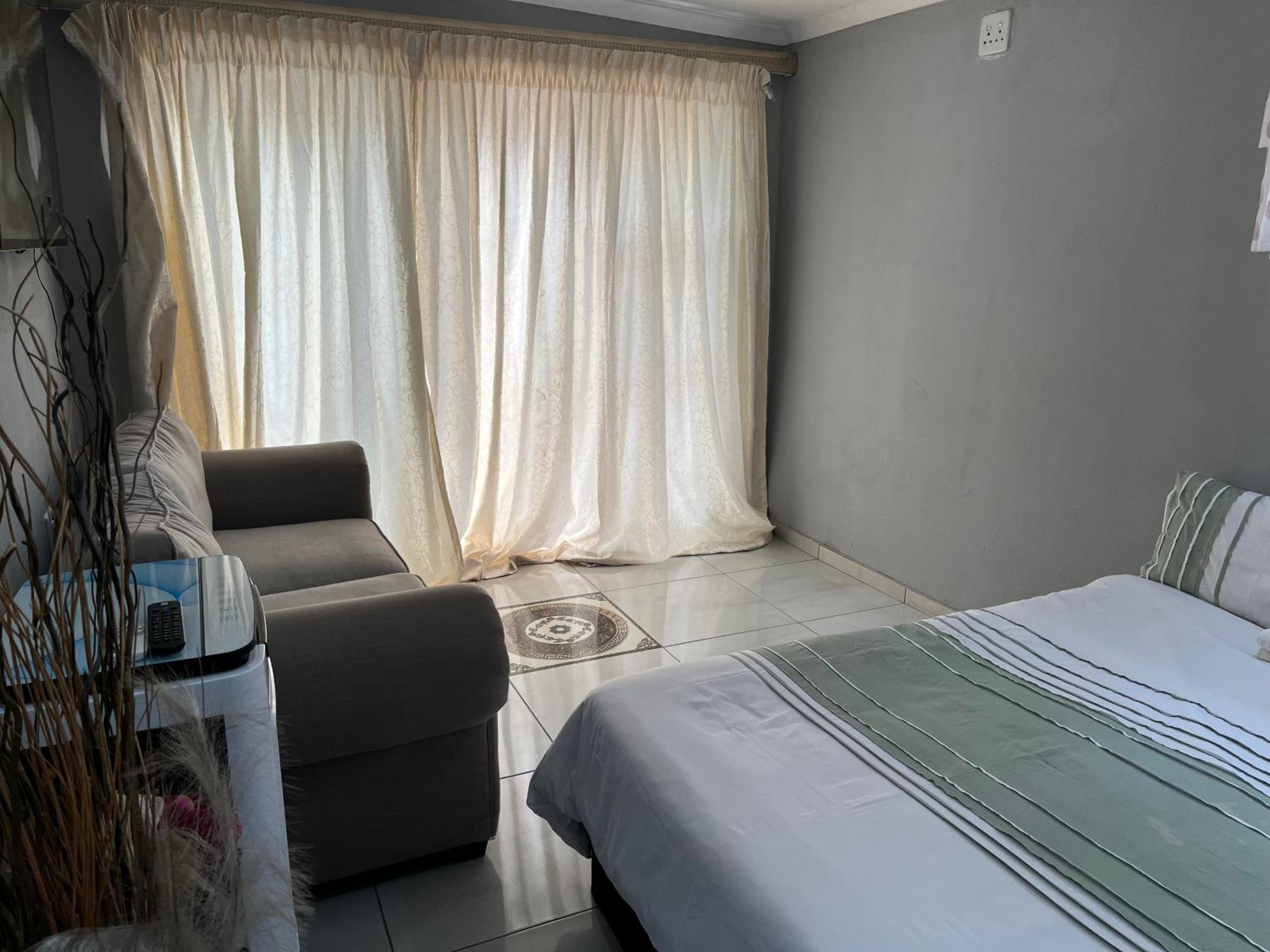 Budget Double Room - Photo 1