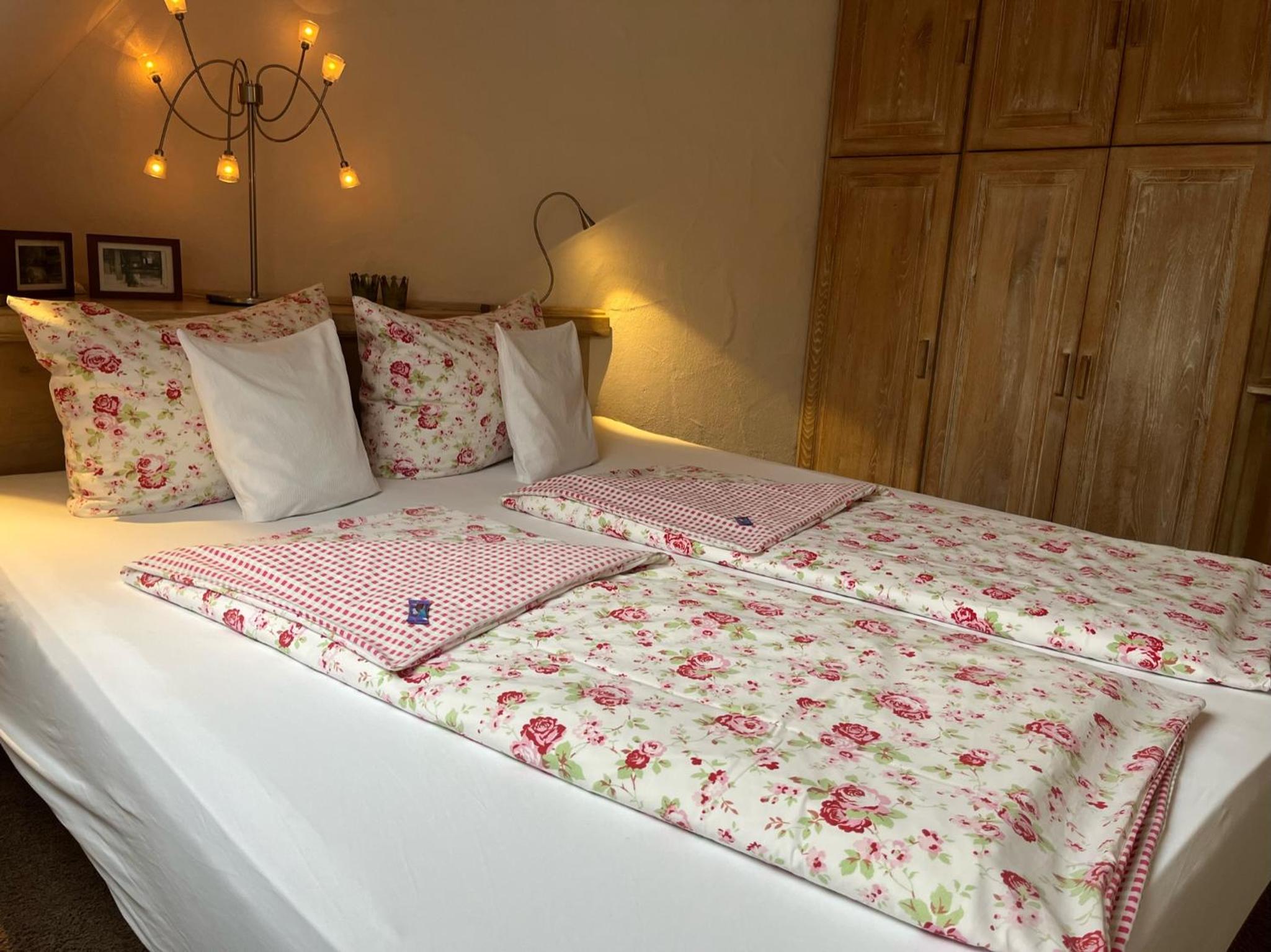 One-Bedroom Apartment with Waterbed photo 1