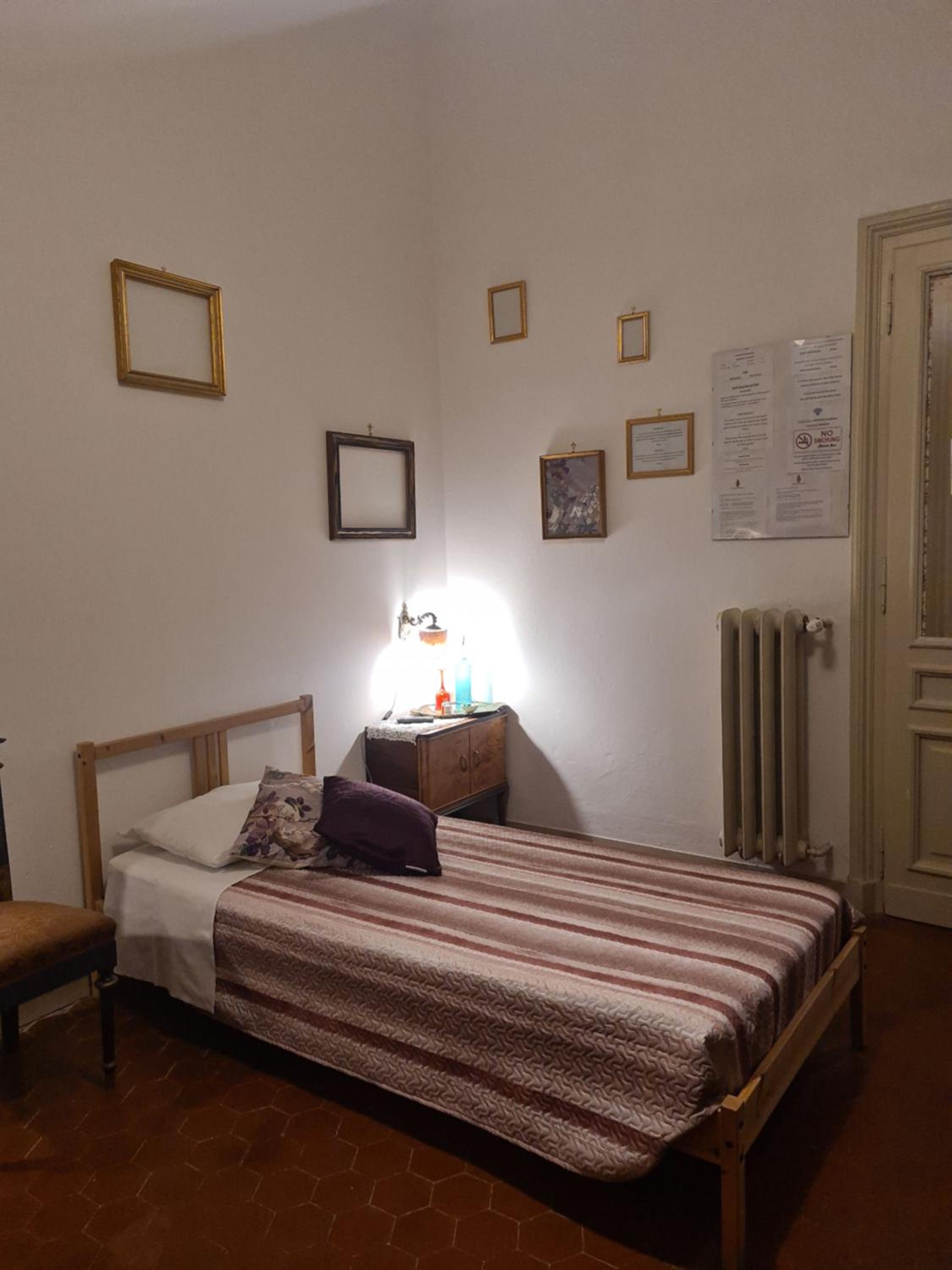 Standard Single Room With Shared Bathroom
