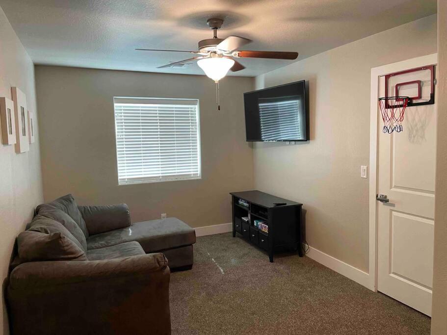 Four-Bedroom House photo 3