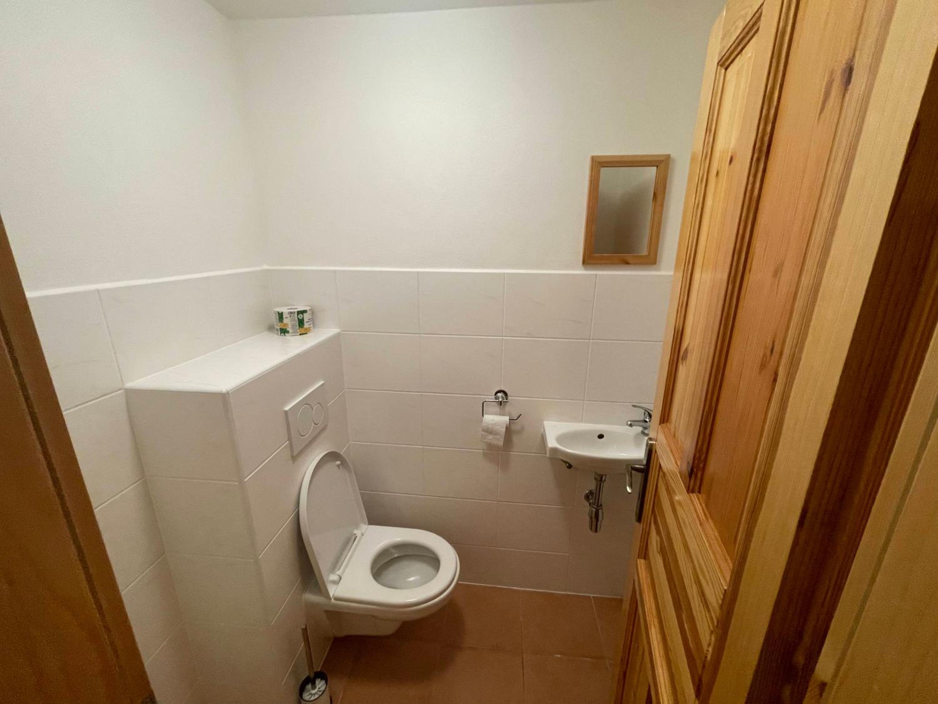 Economy Quadruple Room With Shared Bathroom photo 3
