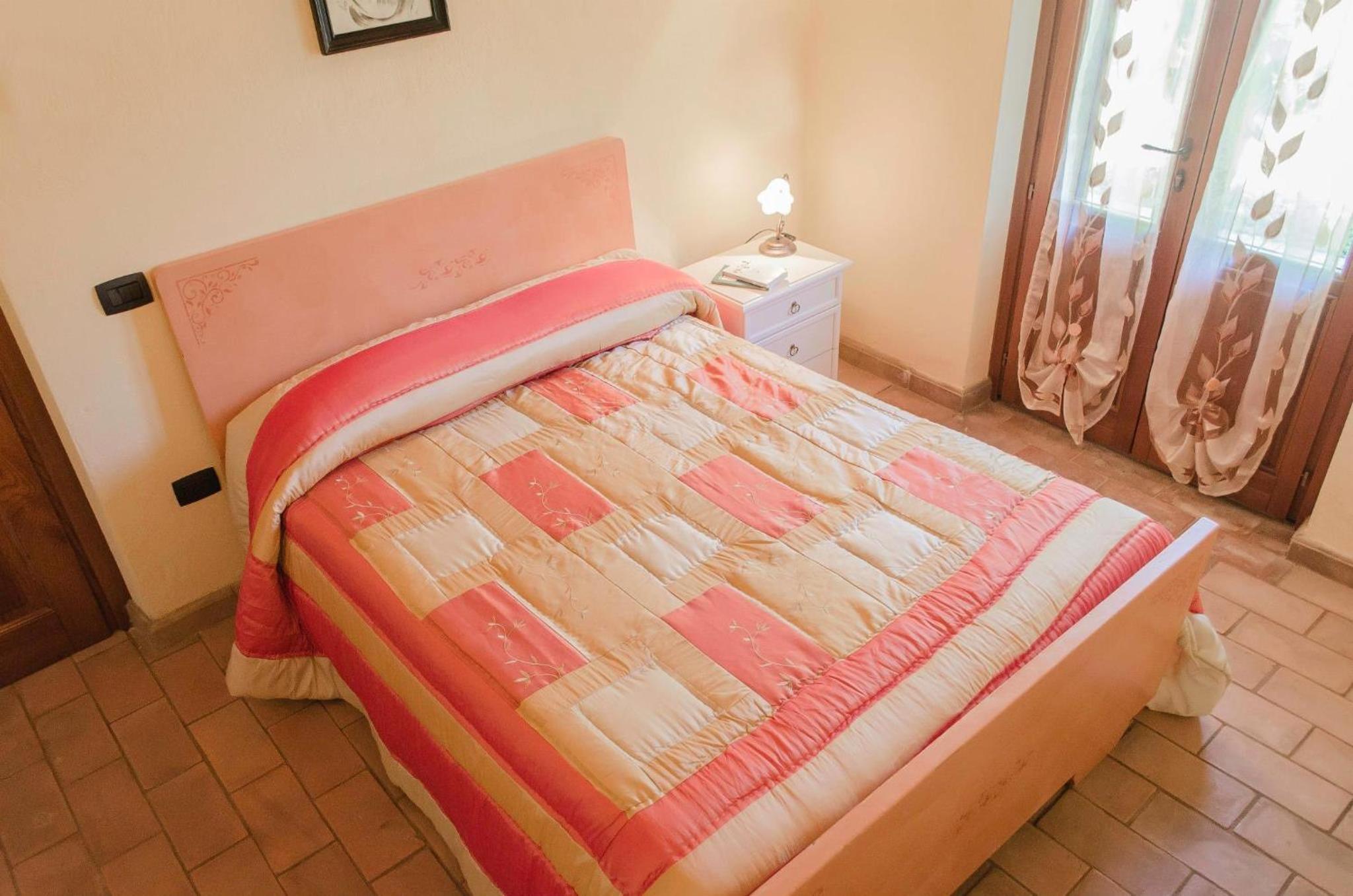 One-Bedroom Apartment - Photo 1