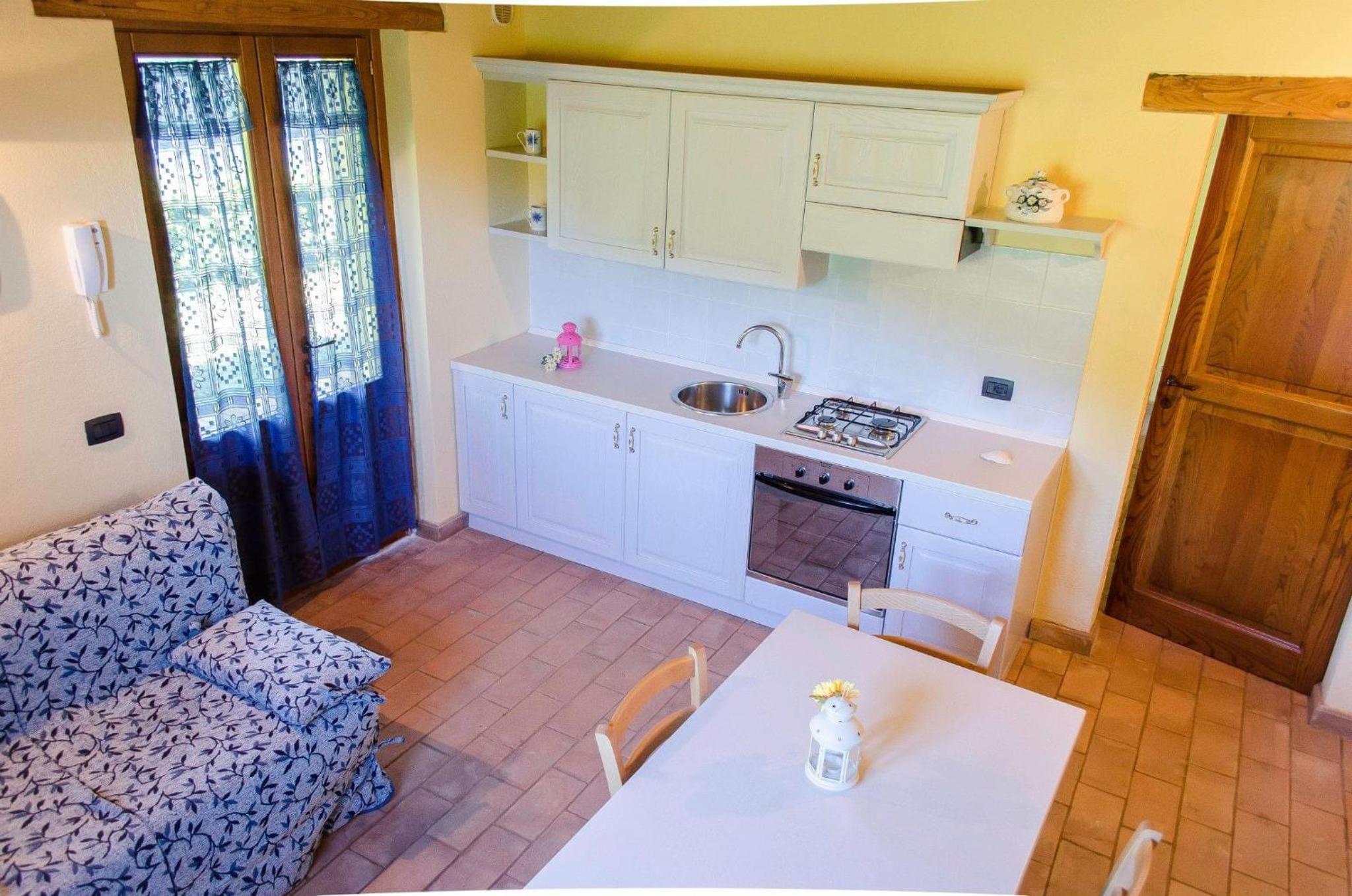 One-Bedroom Apartment - Photo 2