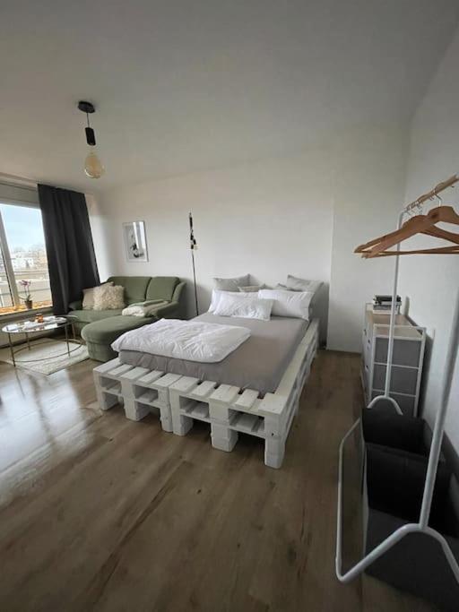 One-Bedroom Apartment photo 1